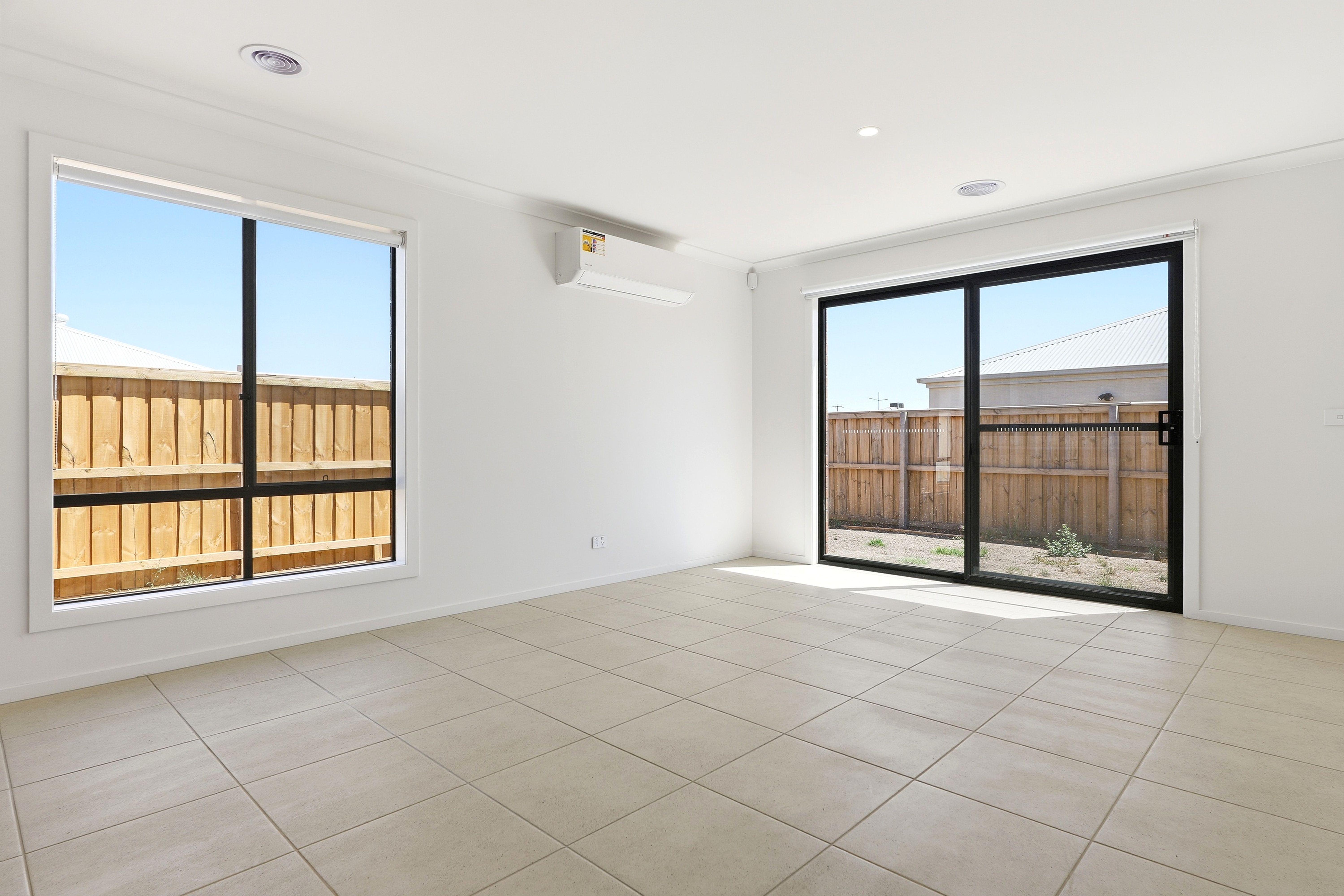 12 Dibiase Grove, THORNHILL PARK, VIC 3335