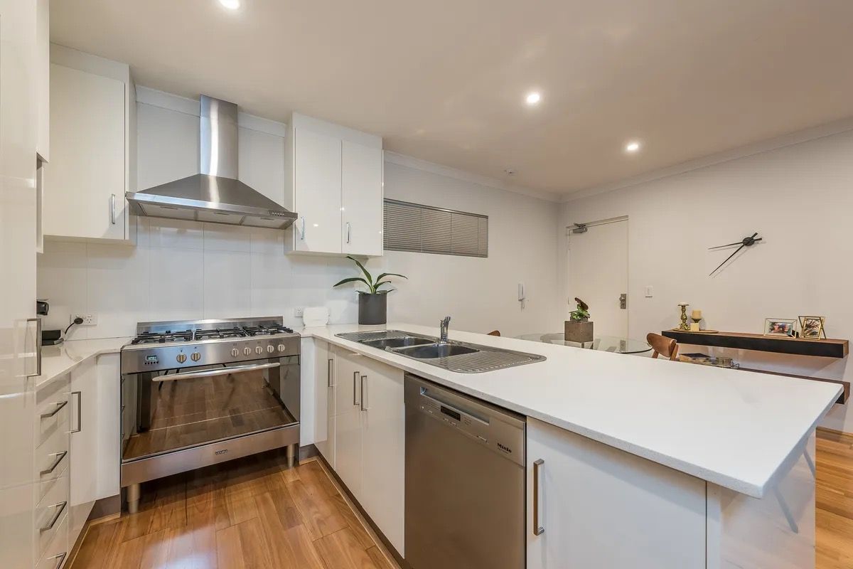 2/154 Edward Street — photo 9 of 13