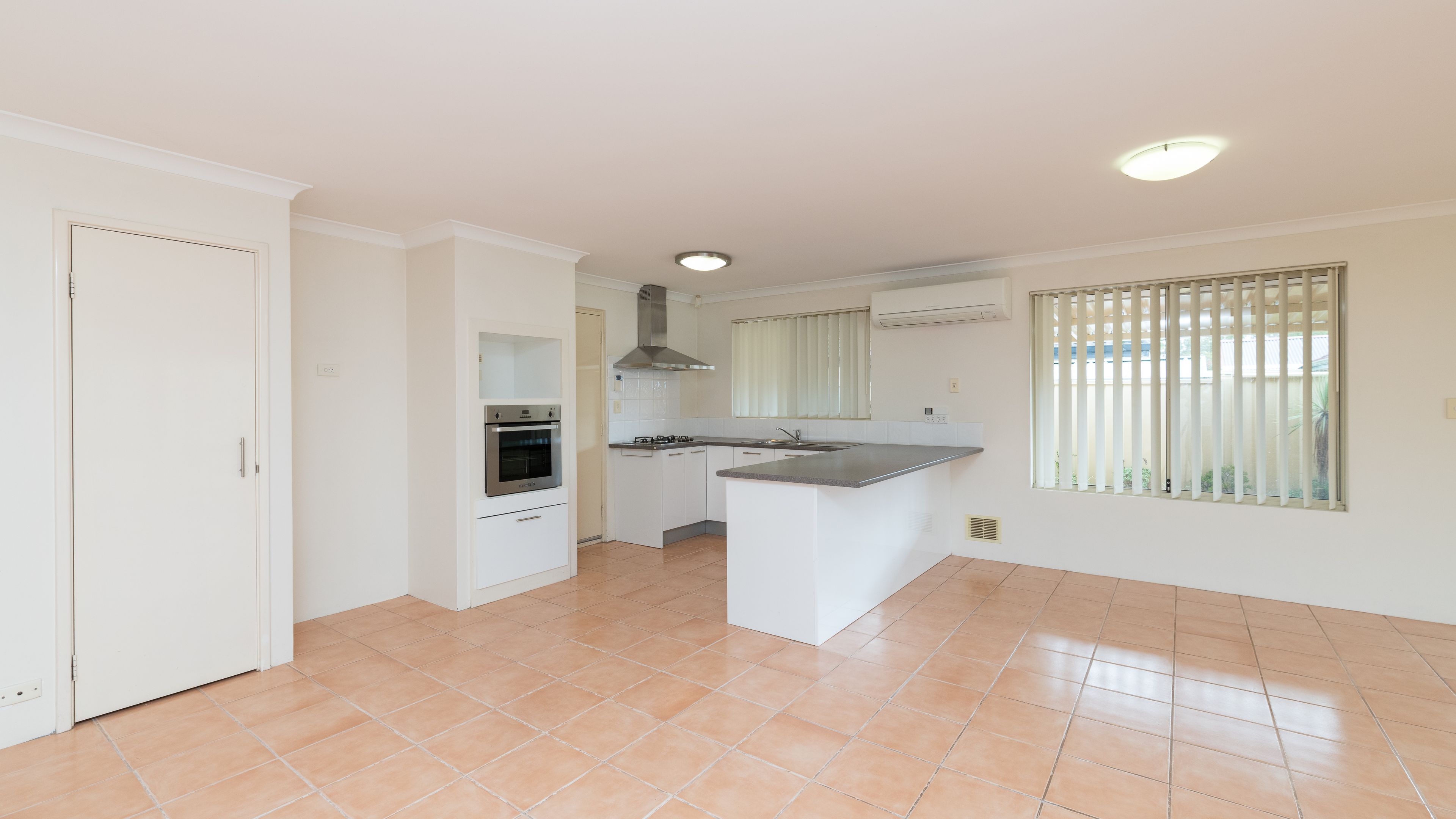 22 Honeyeater Crescent — photo 7 of 22