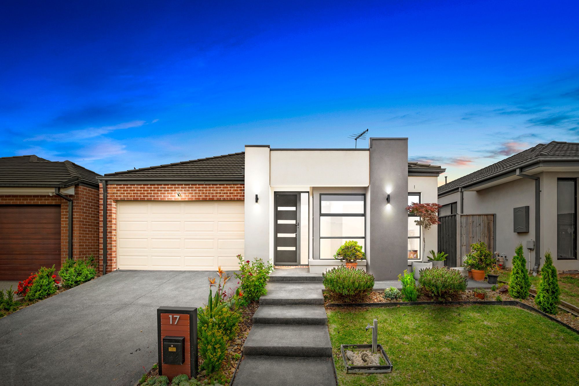 17 Rosewater Street, MANOR LAKES VIC 3024
