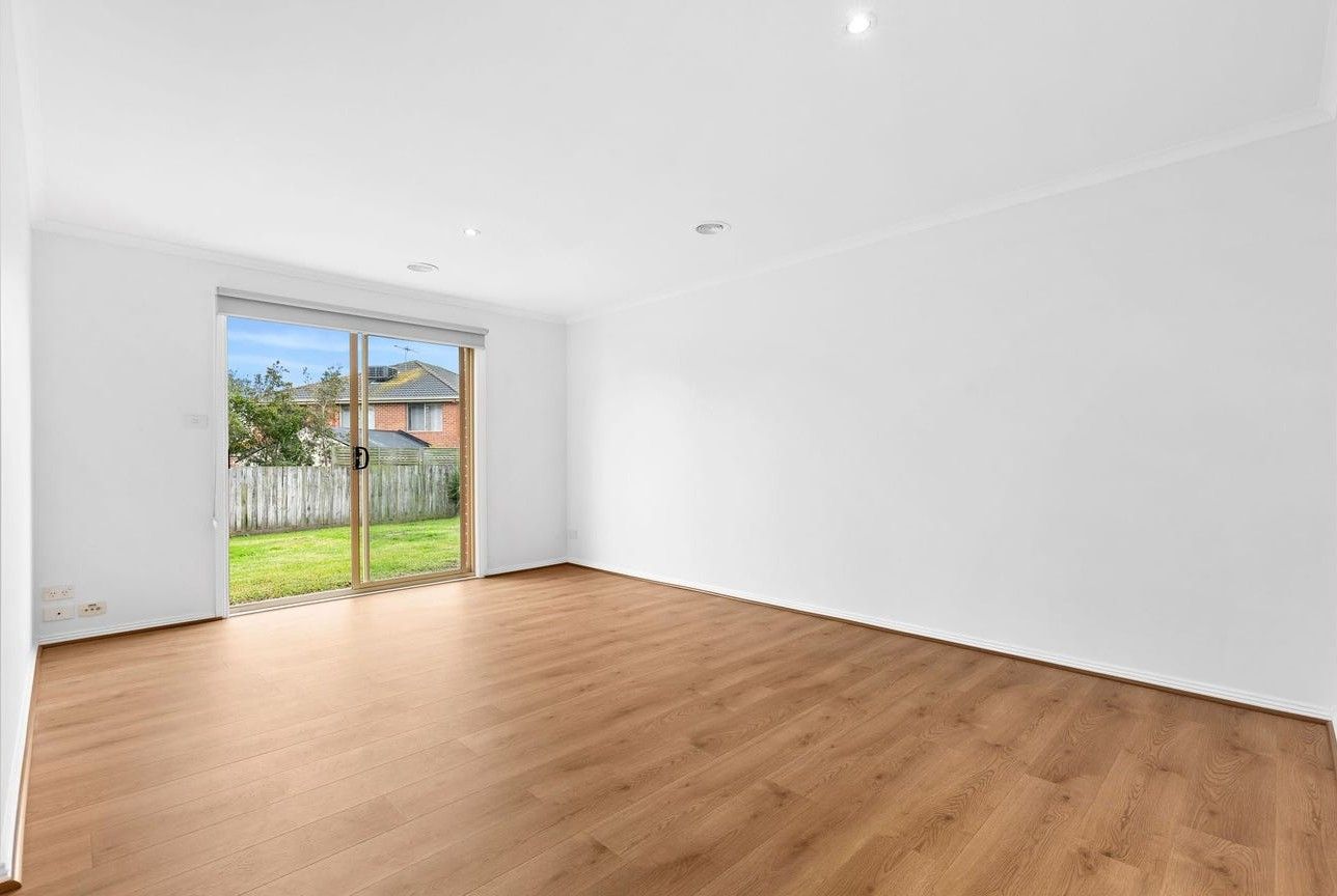 35 Willesden Drive — photo 8 of 18