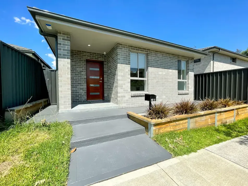1 Crowther Avenue, Middleton Grange, NSW 2171