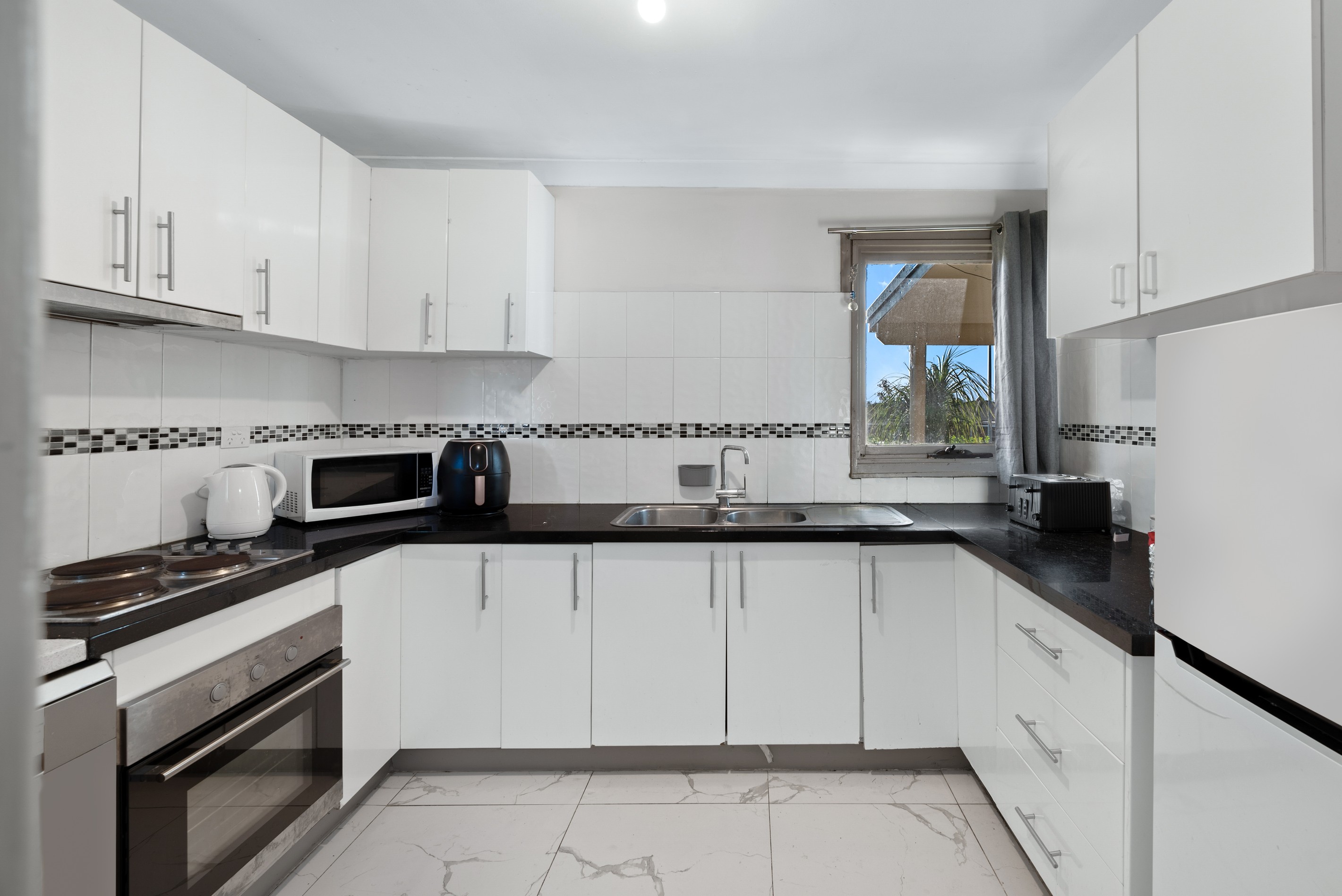 33 Tea Tree Crescent, Macquarie Fields, NSW 2564