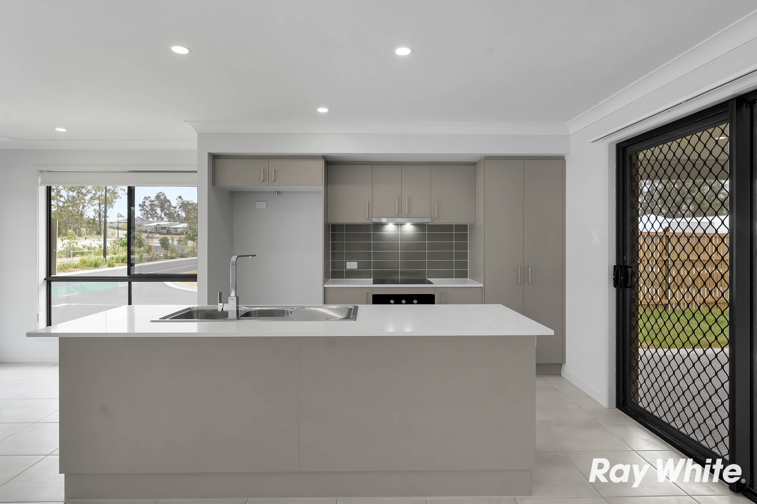 20 Springs Drive, Deebing Heights, QLD 4306