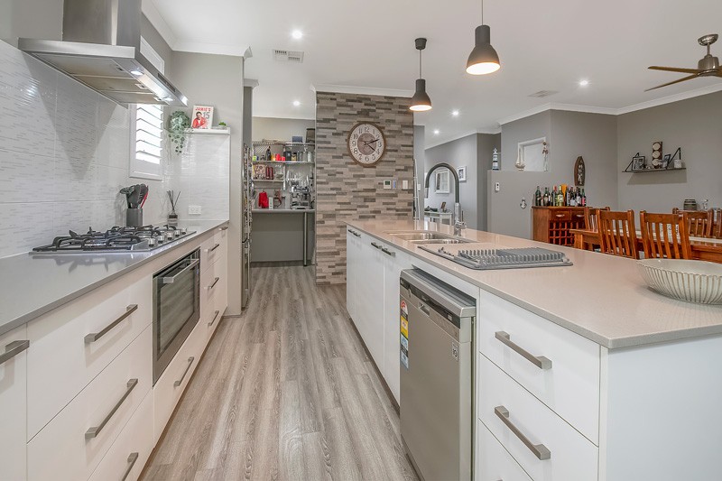 4 Fuchsia Street, Karnup, WA 6176