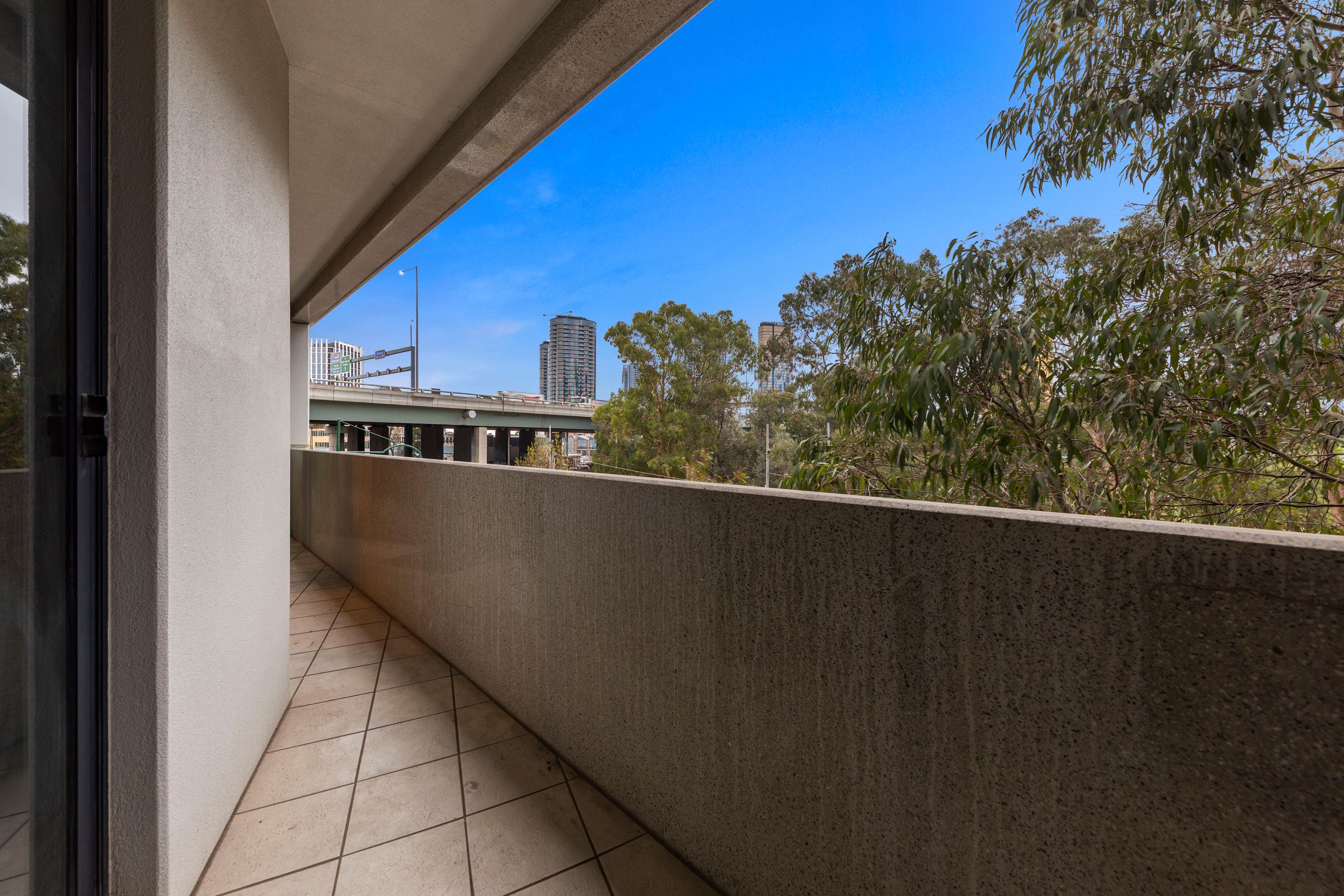 29/99 Whiteman Street — photo 17 of 24