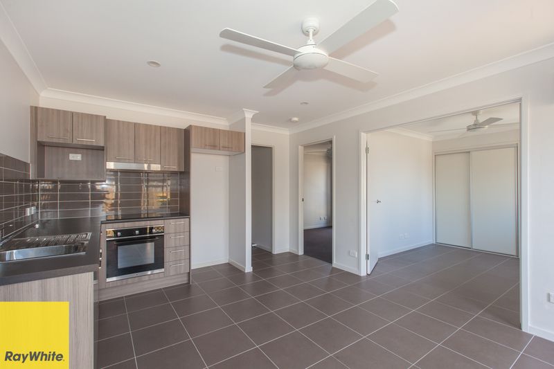 48 B Stringybark Street, Regents Park, QLD 4118