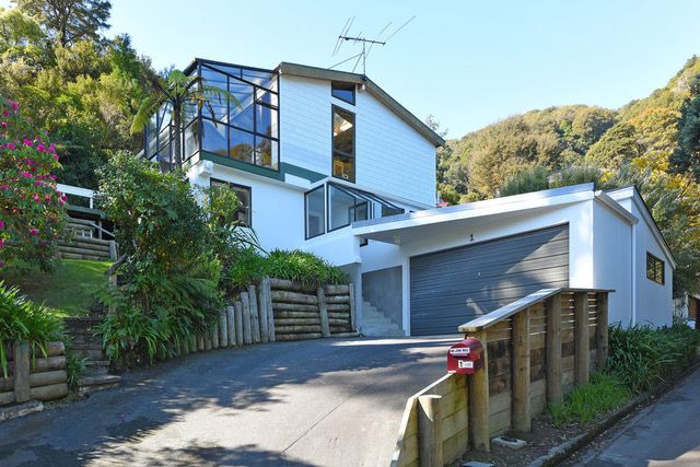 1 Whiorau Grove, Lowry Bay, Eastbourne, Lower Hutt City