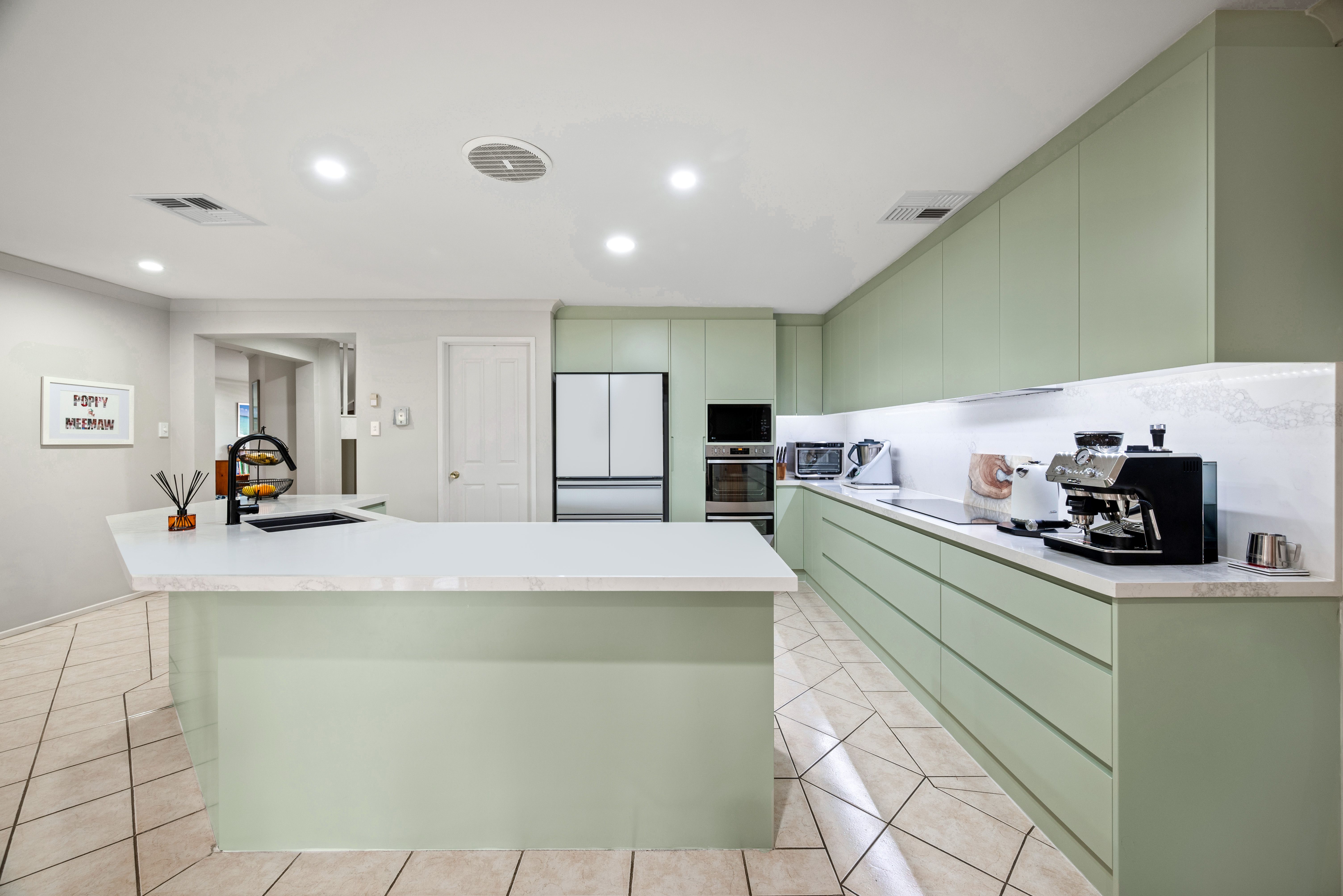 8 Kitava Place, Glenfield, NSW 2167