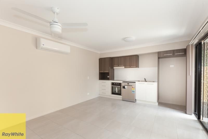 2/21 Frederick Place, Park Ridge, QLD 4125