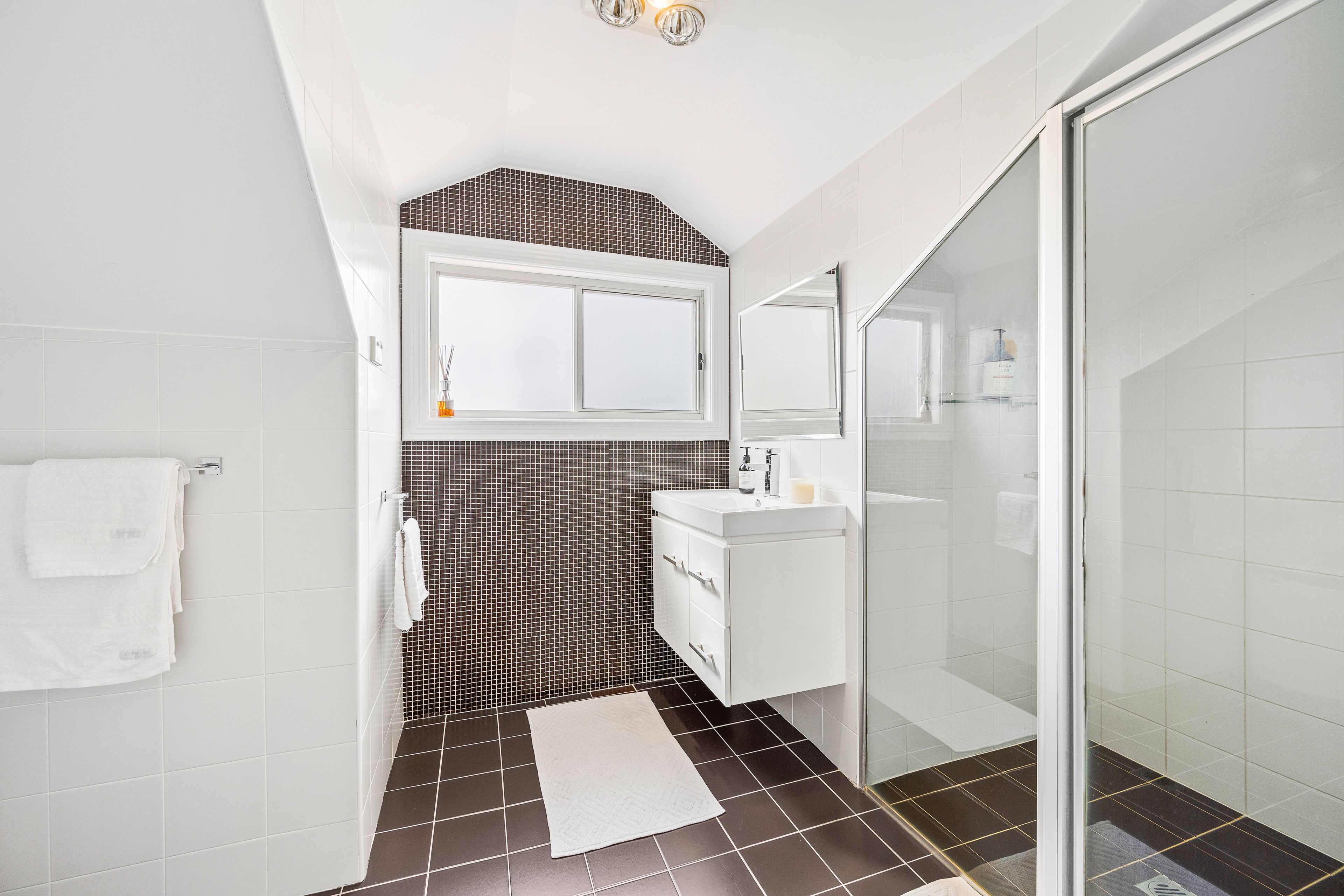 60 Vivienne Street — photo 10 of 16