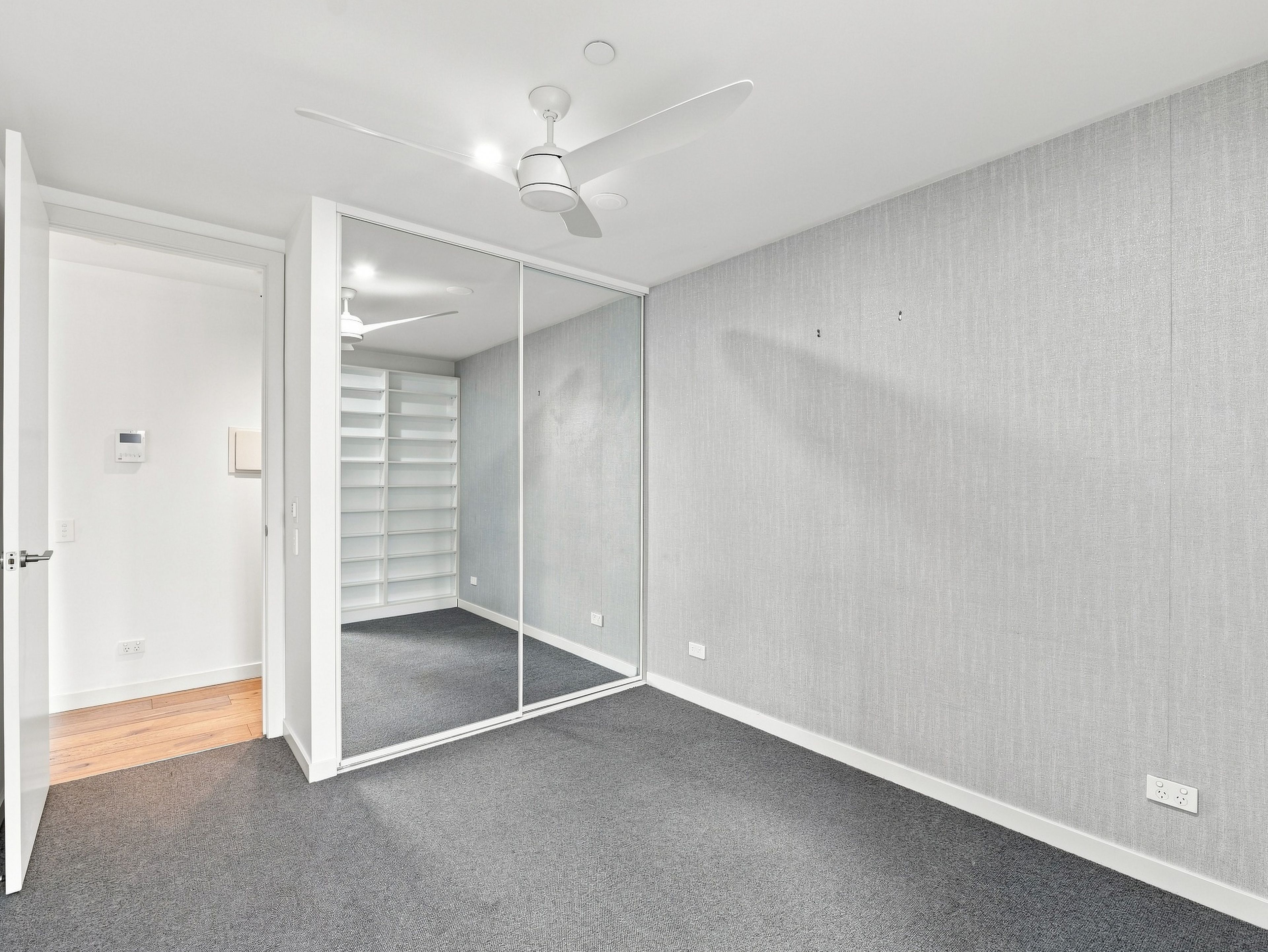124/33 Quay Boulevard — photo 13 of 23