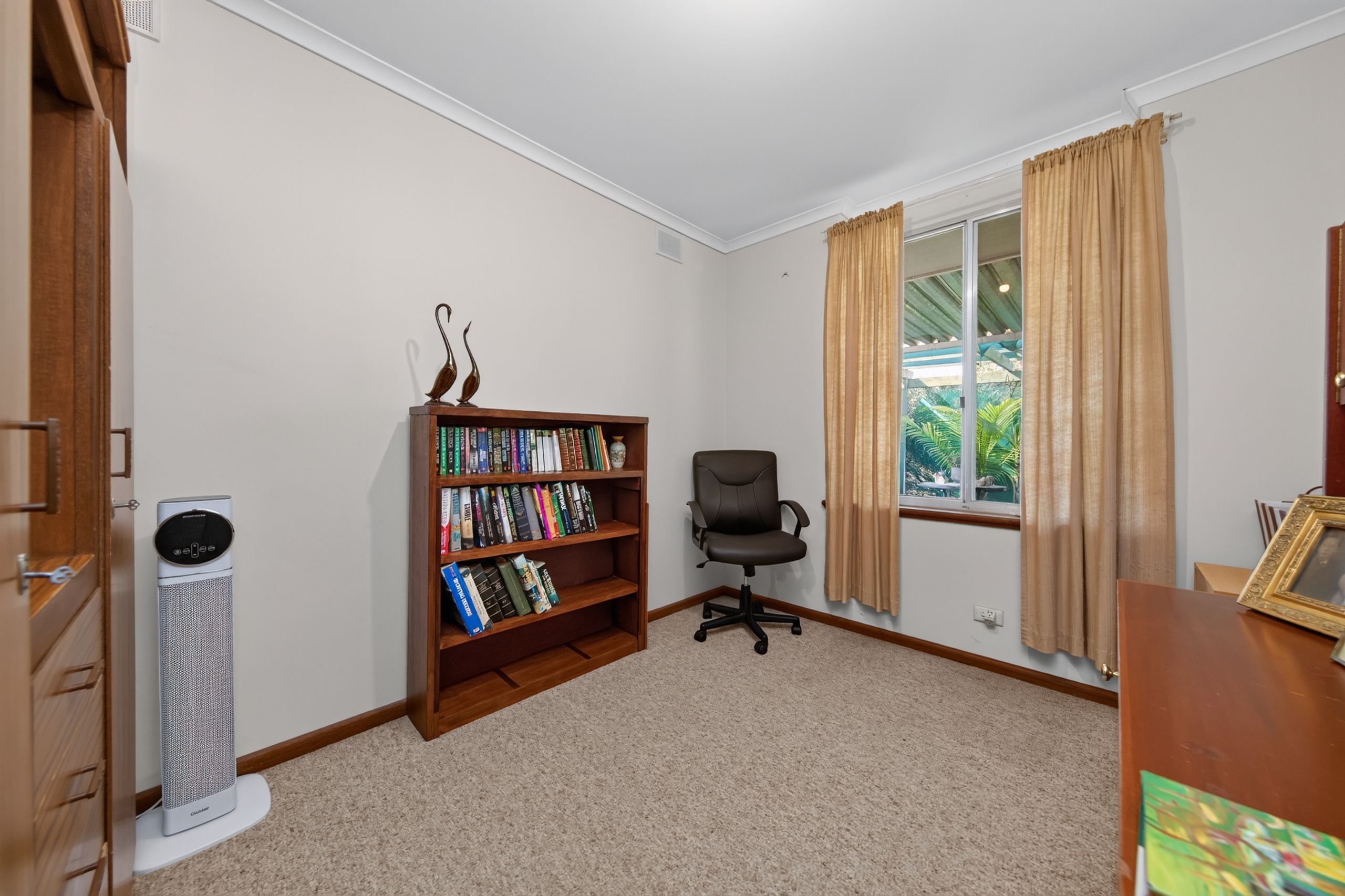 10 Dixon Road — photo 7 of 20