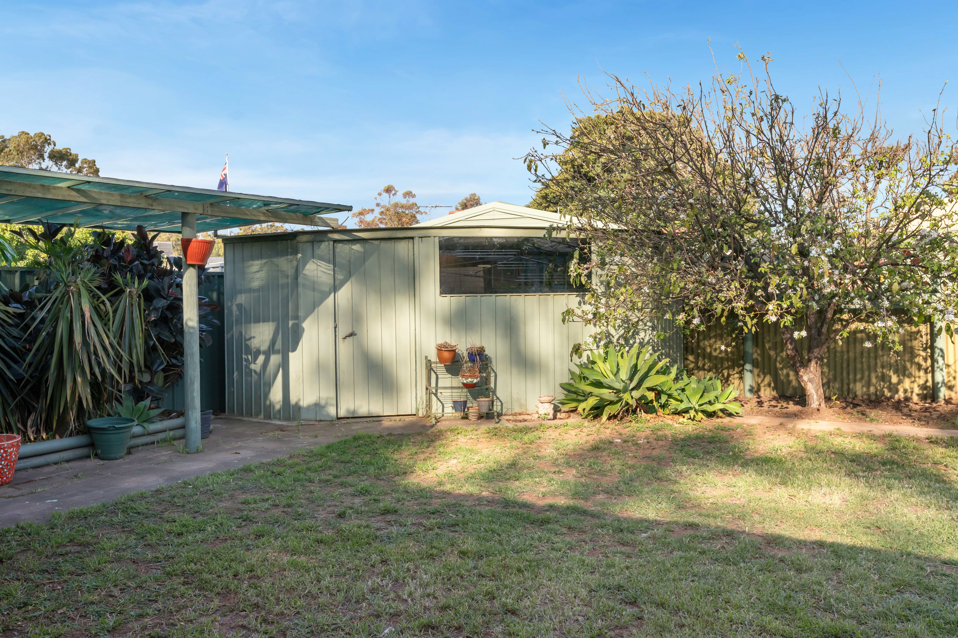 14 Haslam Crescent — photo 21 of 26