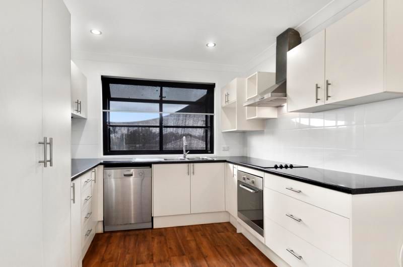21 Mediterranean Drive, Benowa, QLD 4217