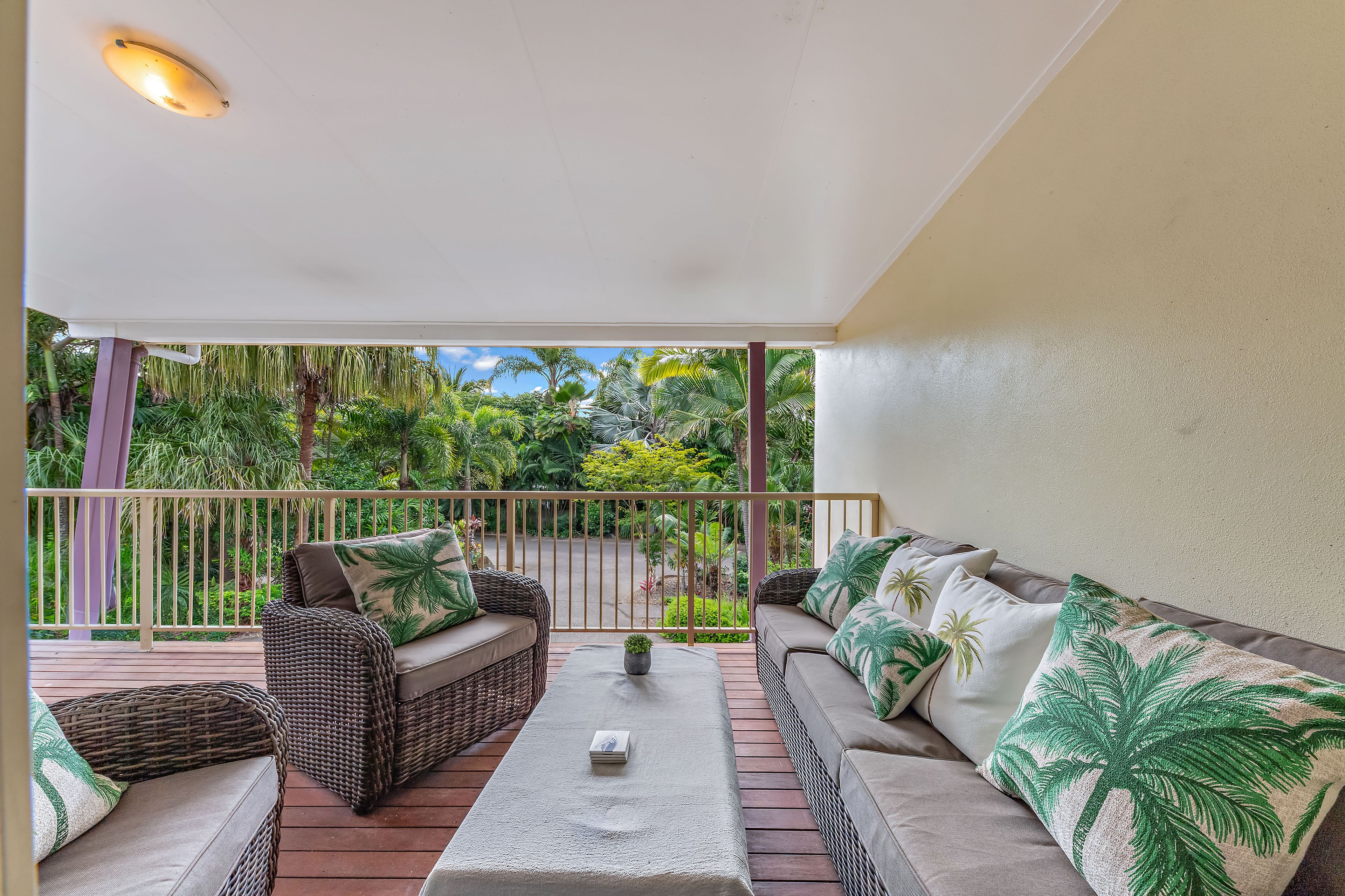 2/21 Shute Harbour Road — photo 5 of 20