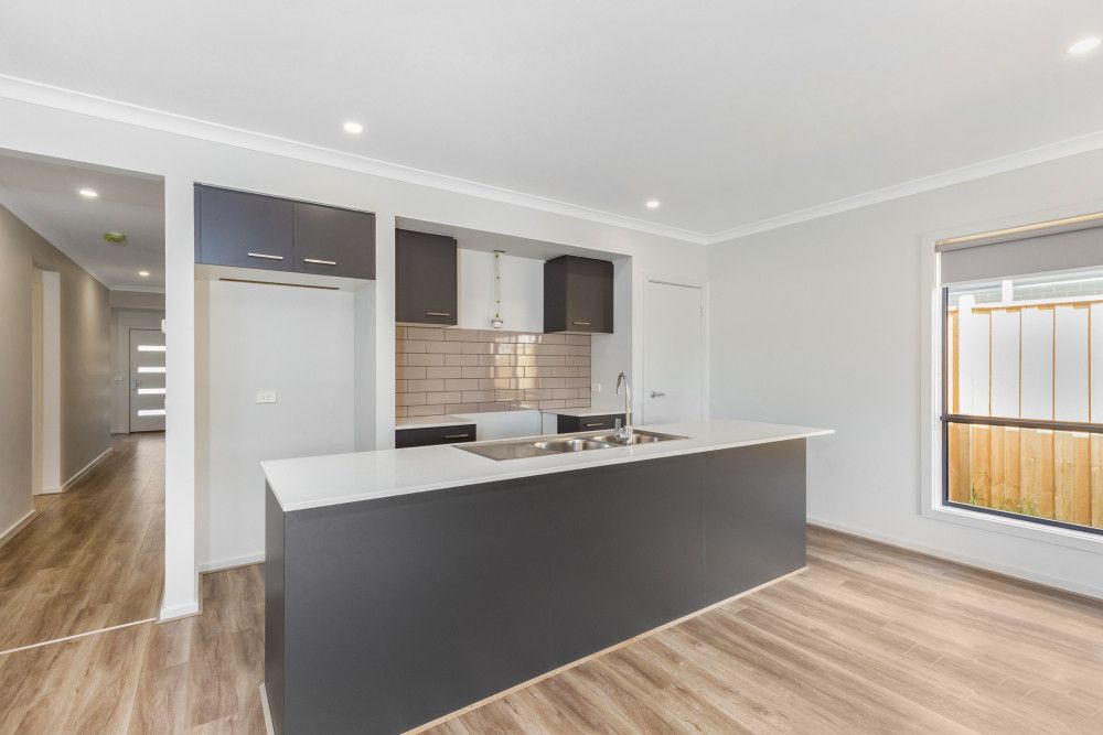 8 Luster Circuit, Cranbourne South, VIC 3977