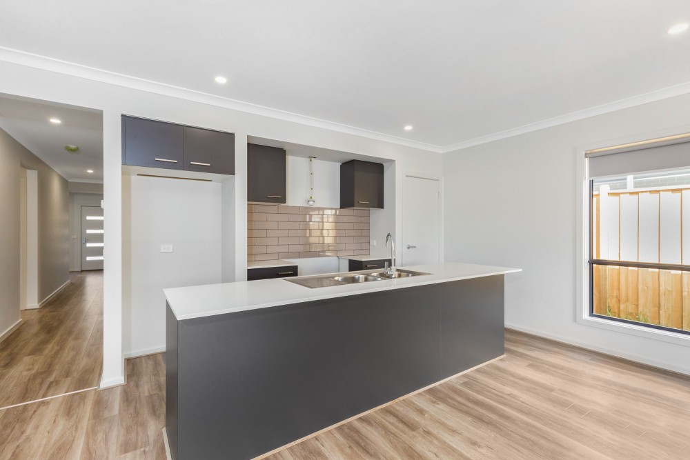 8 Luster Circuit, Cranbourne South, VIC 3977