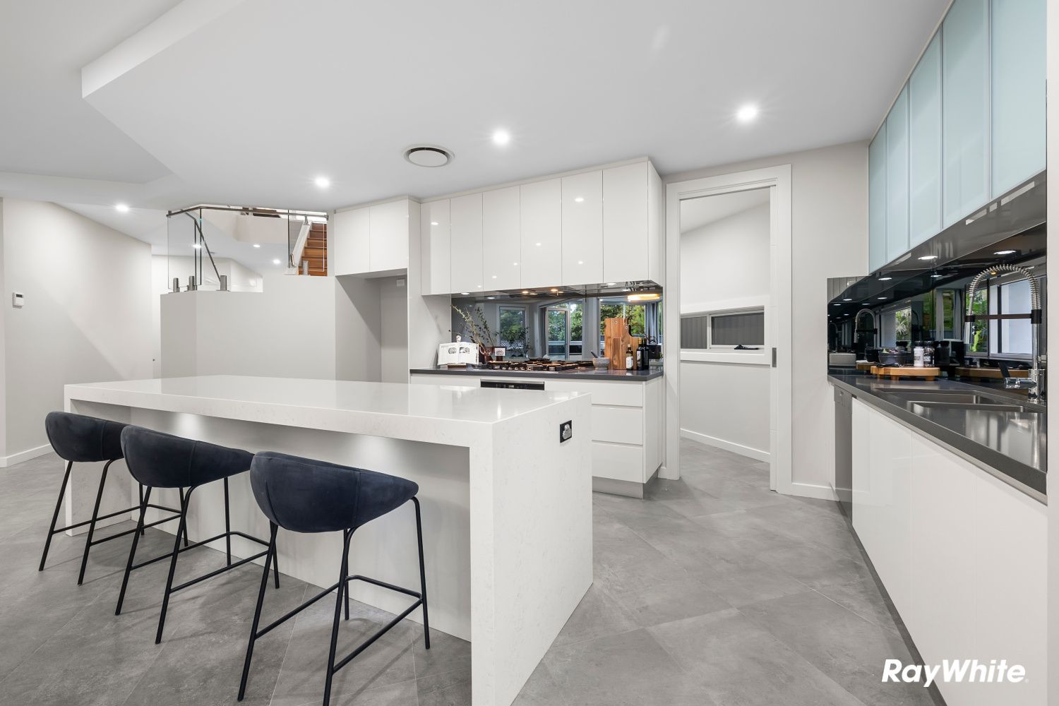 16 Dunbar Street — photo 3 of 14