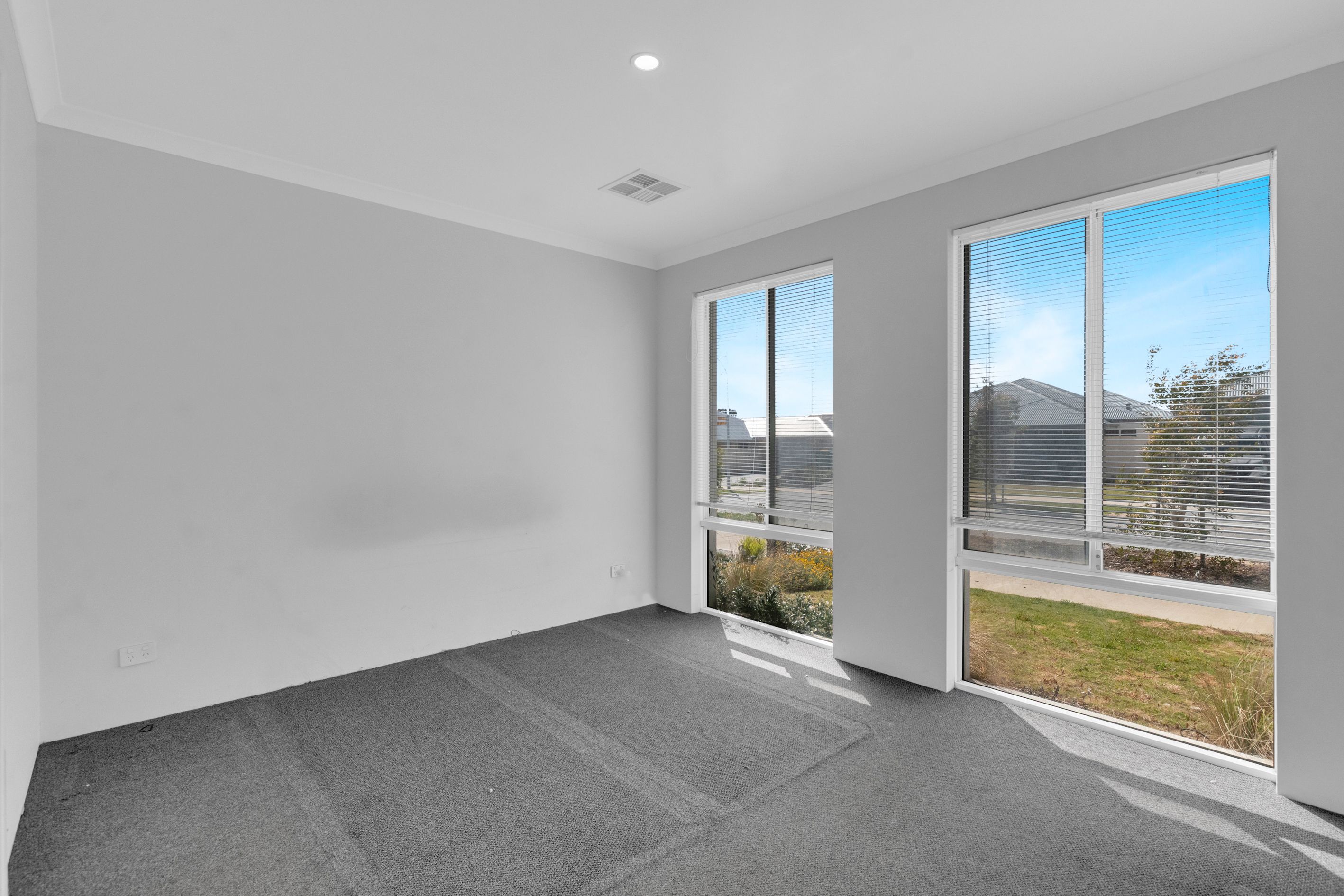 33 Golden Bay Drive — photo 9 of 18