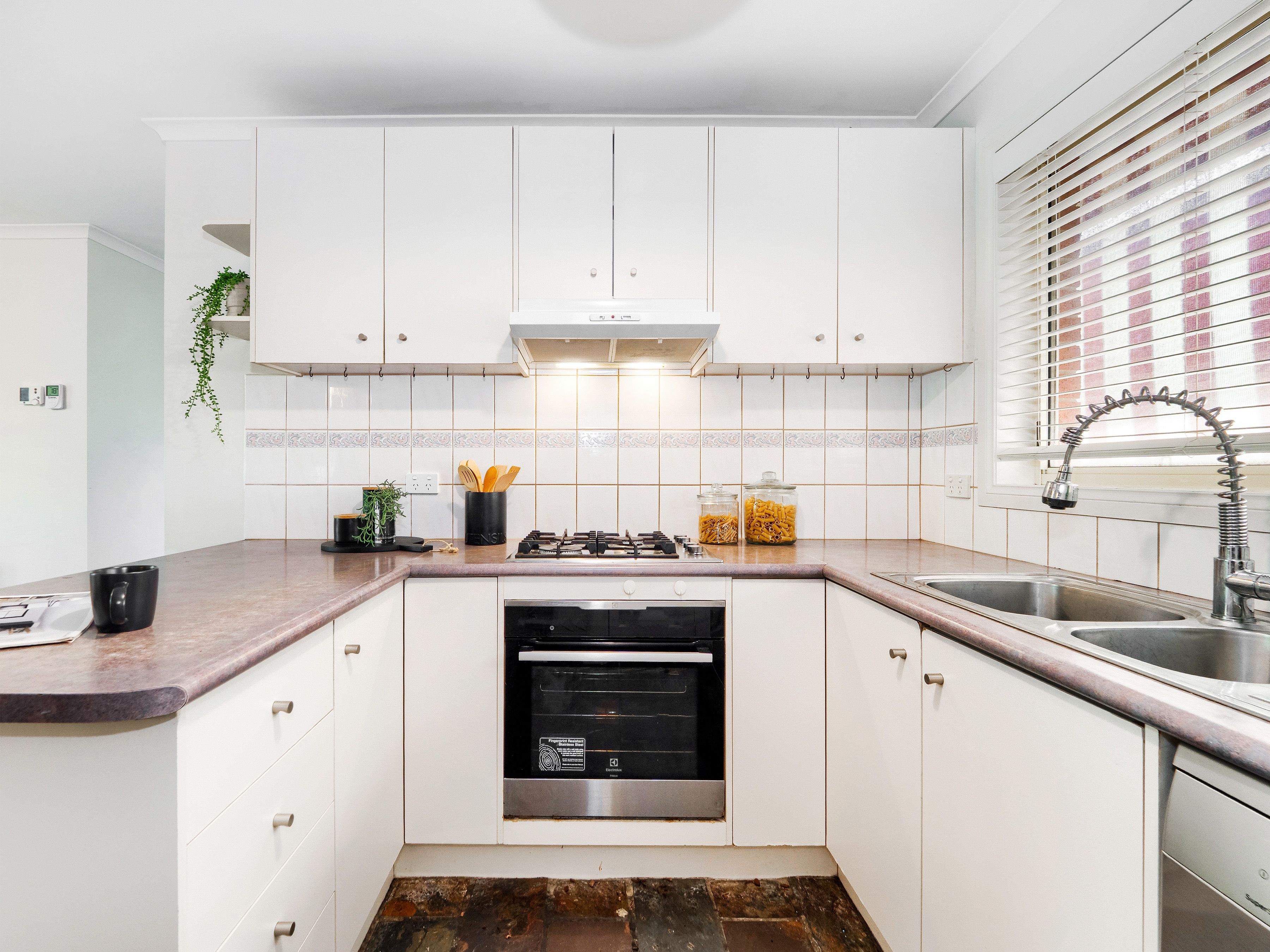 6 Gatwick Court — photo 10 of 29