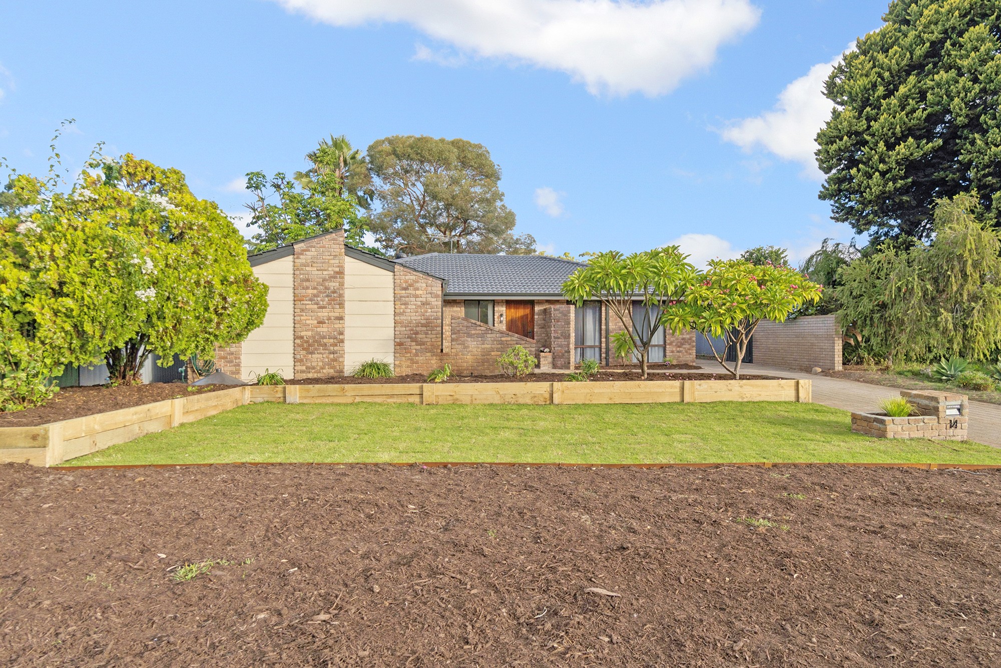 14 Honeysuckle Close, Ballajura, WA 6066