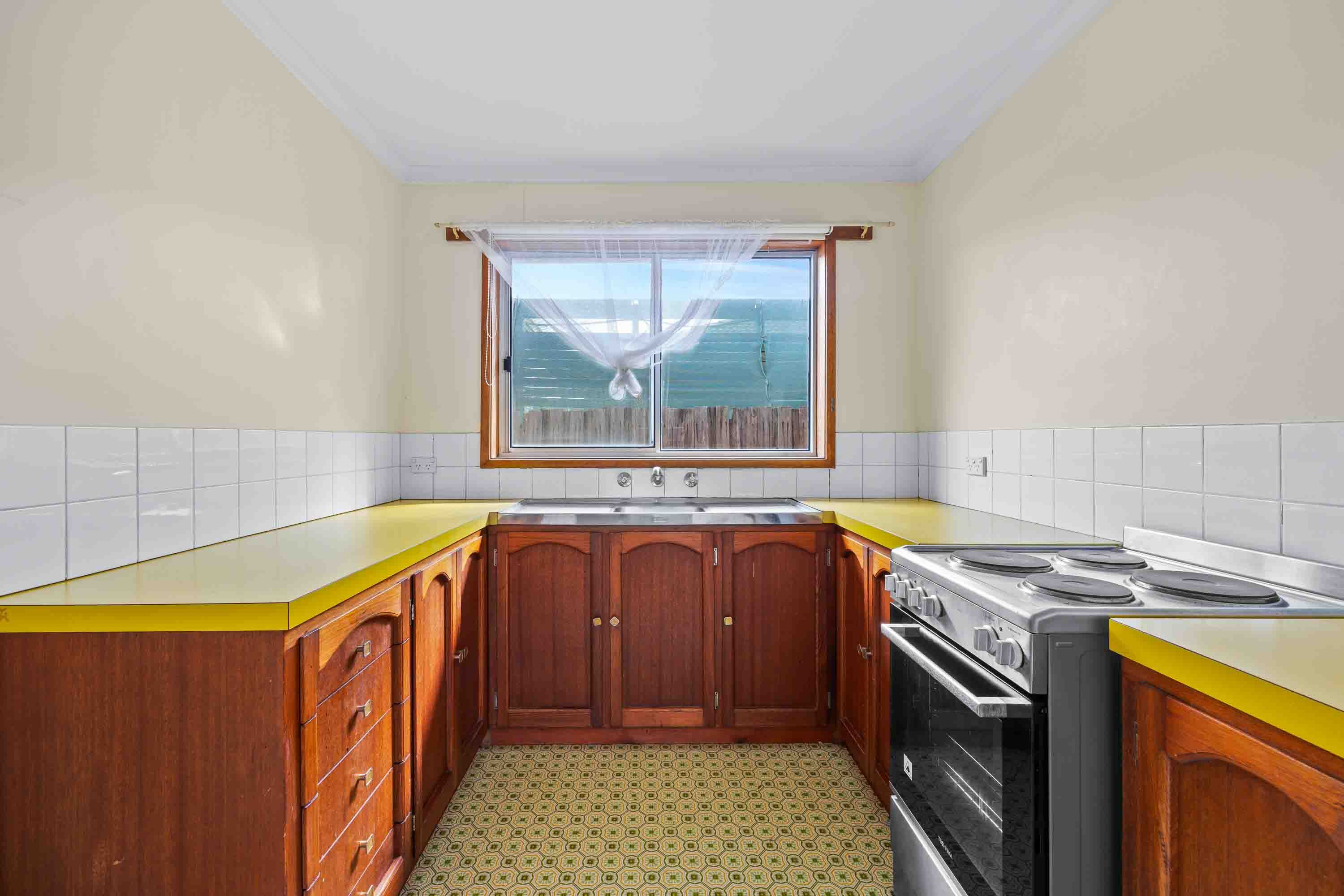 2/13 Langstaffe Drive, Wendouree, VIC 3355