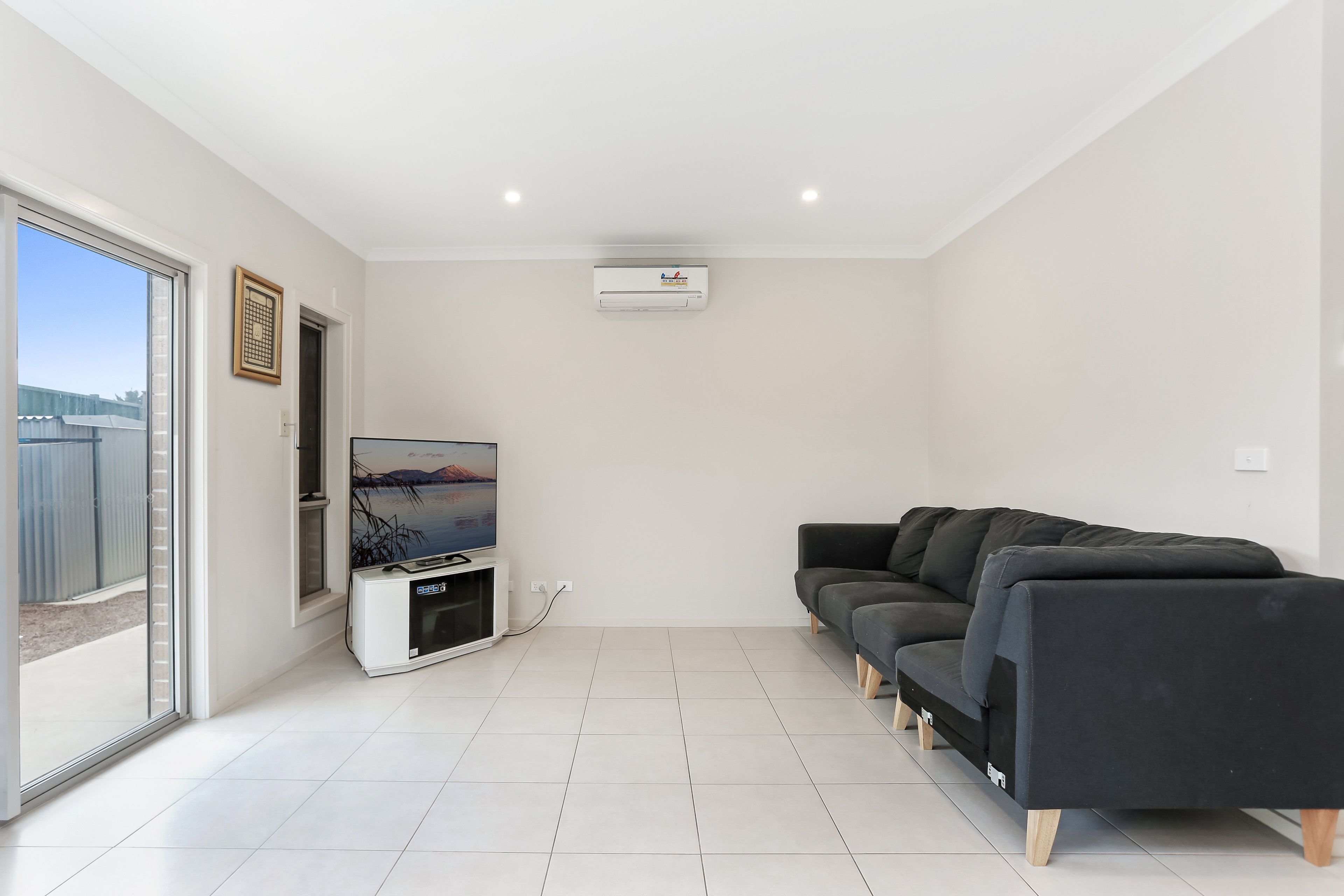 1/10 Erindale Avenue, Deer Park, VIC 3023
