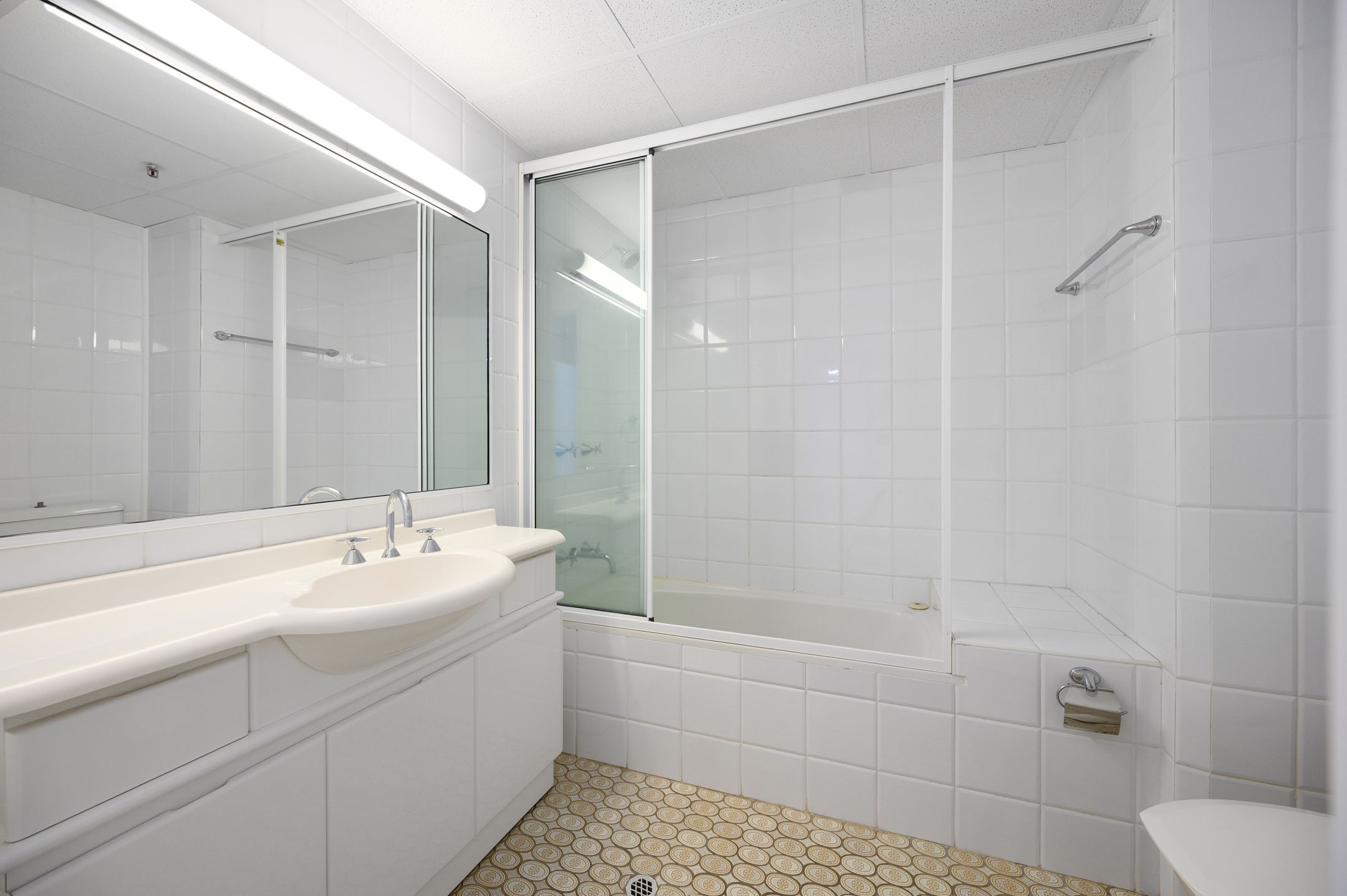 2702/3422 Surfers Paradise Boulevard — photo 11 of 22
