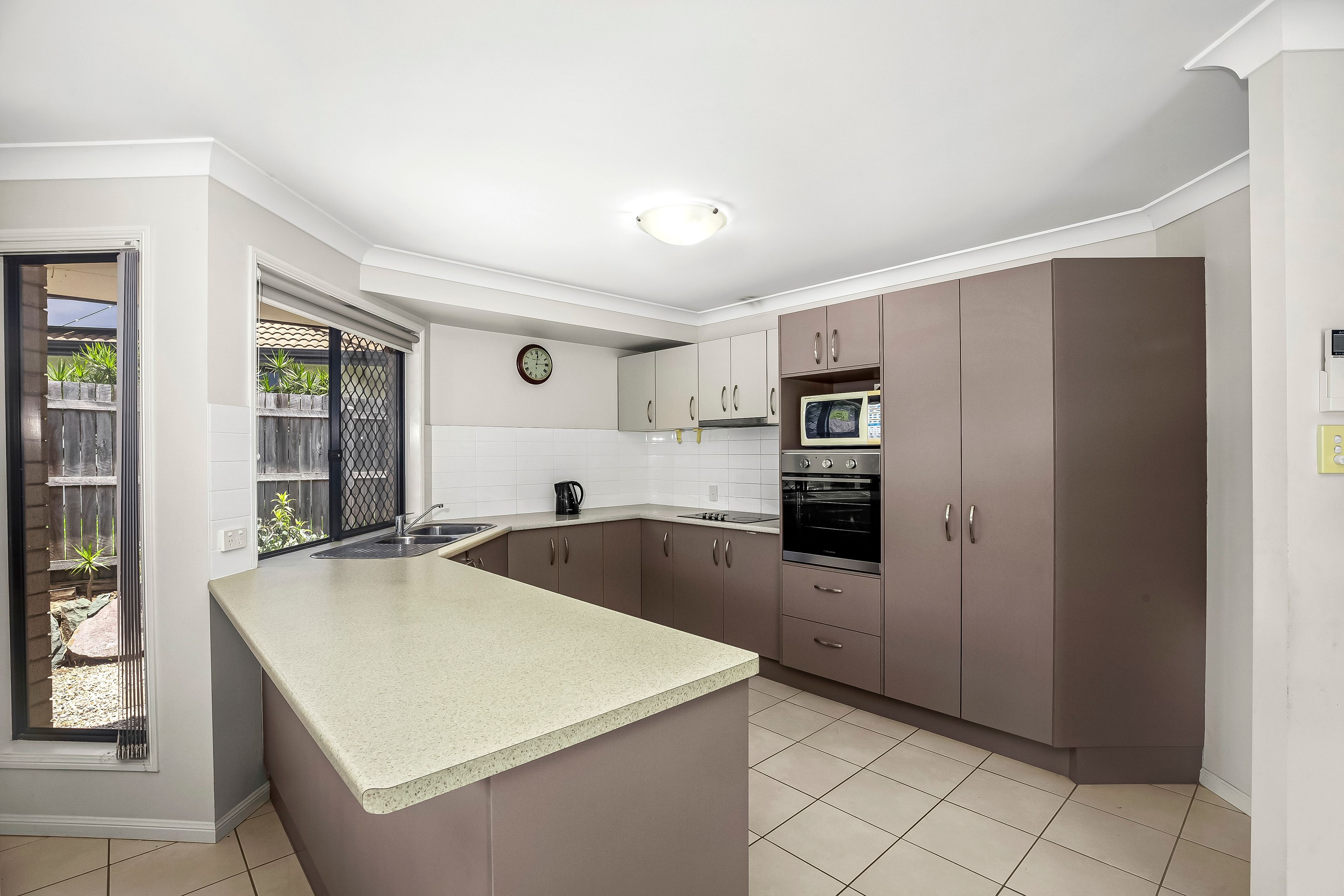 14 Chairmans Close, Jones Hill, QLD 4570