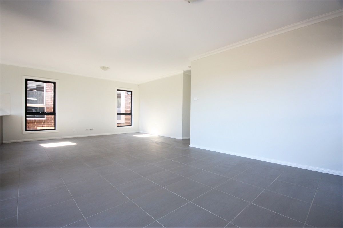 12 Rochester Street, Gregory Hills, NSW 2557