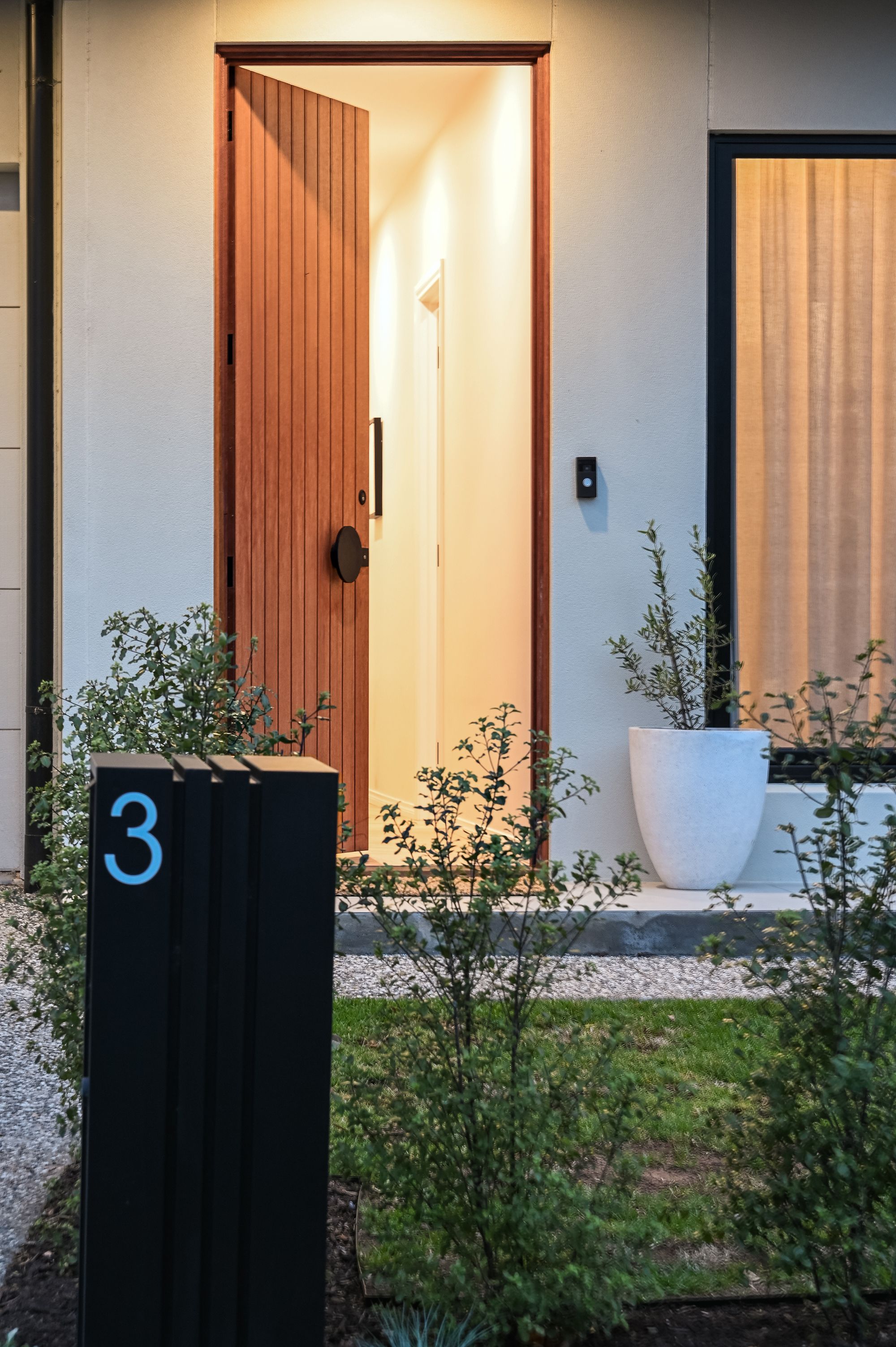 3 Burnett Crescent — photo 4 of 30