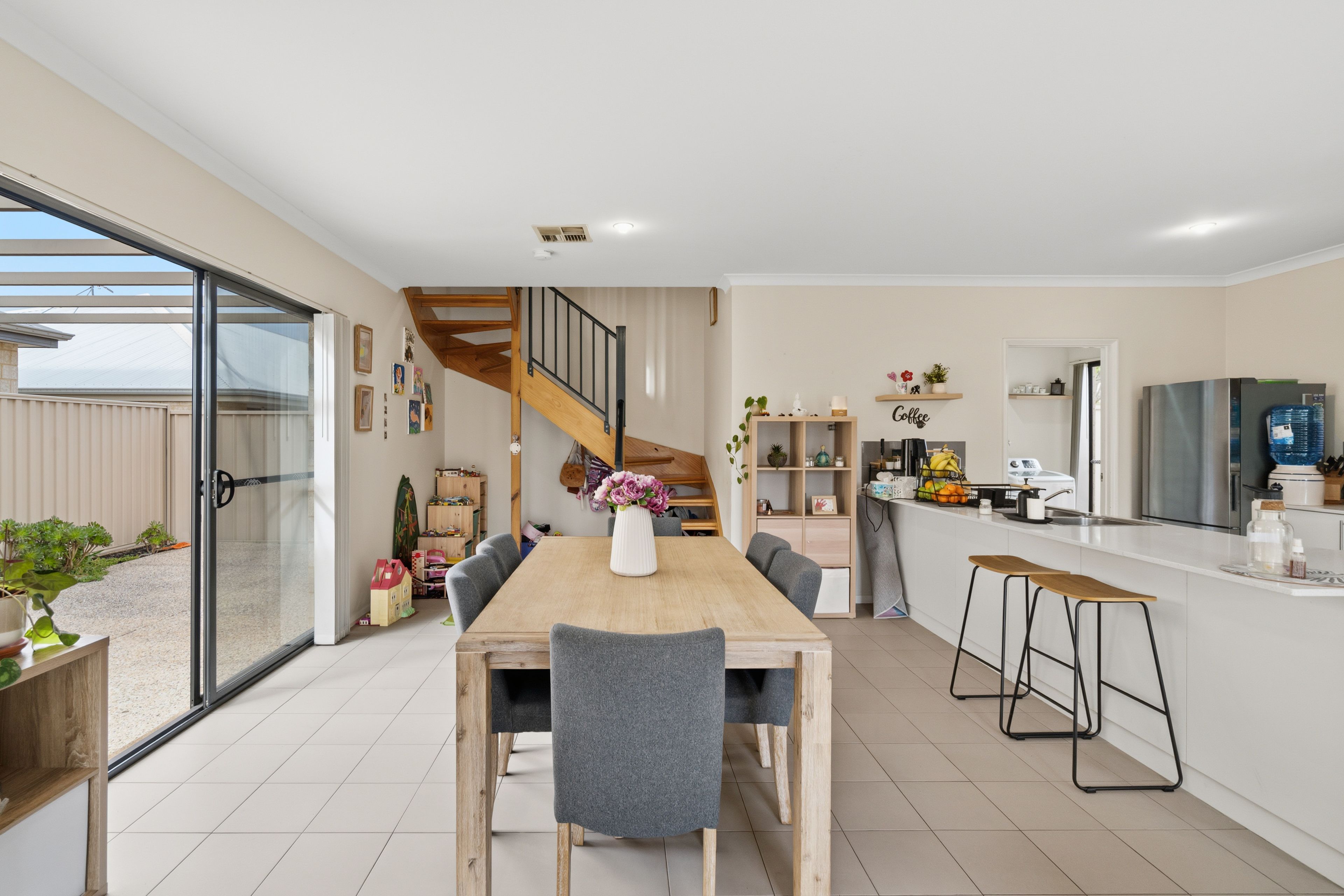Effortless Modern Living in a Connected Lifestyle Hub — photo 4 of 28