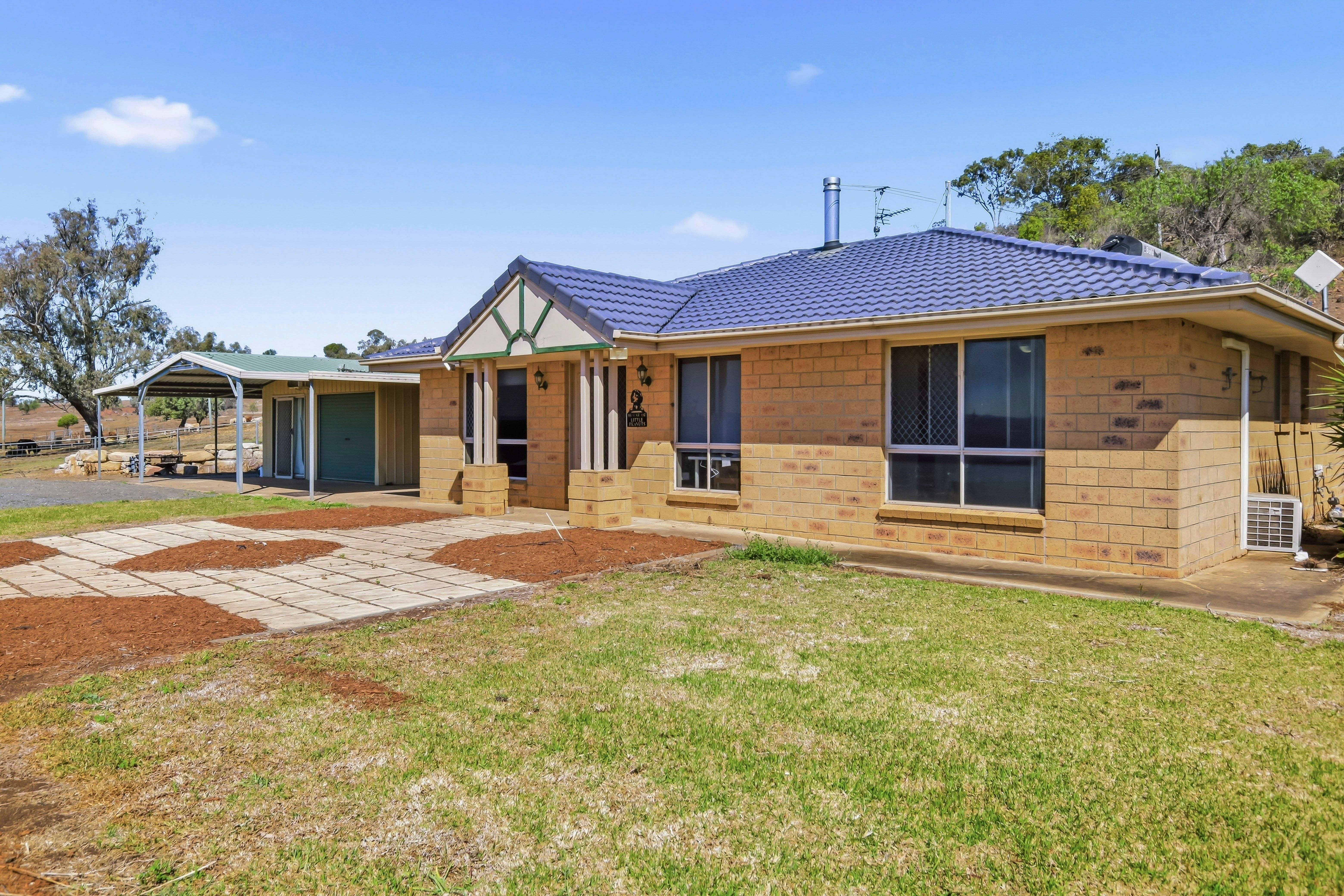 "Mountain Glen" Oakey Pittsworth Road — photo 4 of 30