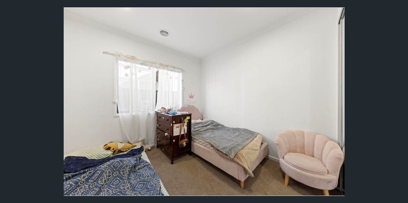 8 Homebush Drive — photo 5 of 9