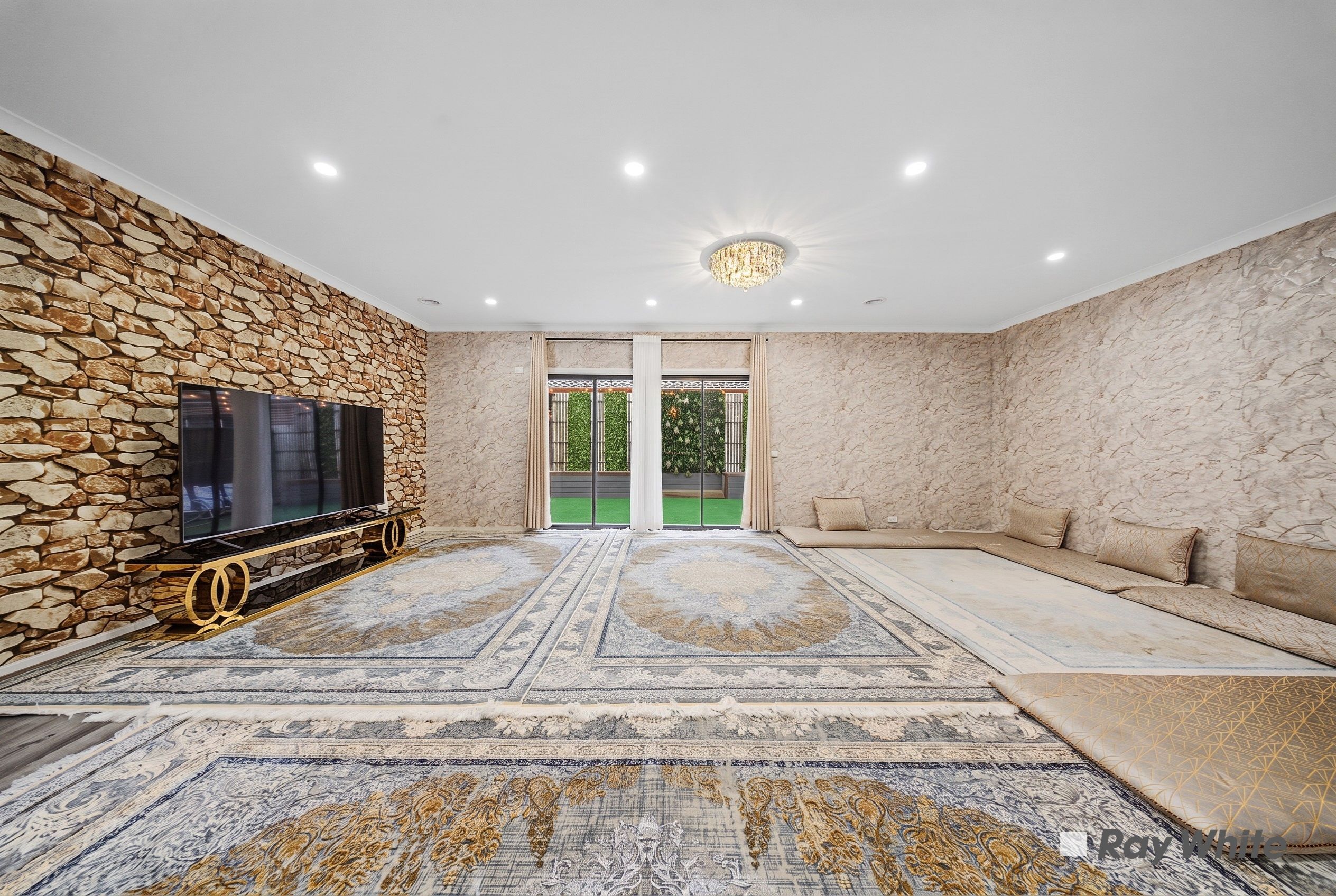 8 Hammersmith Way — photo 11 of 30