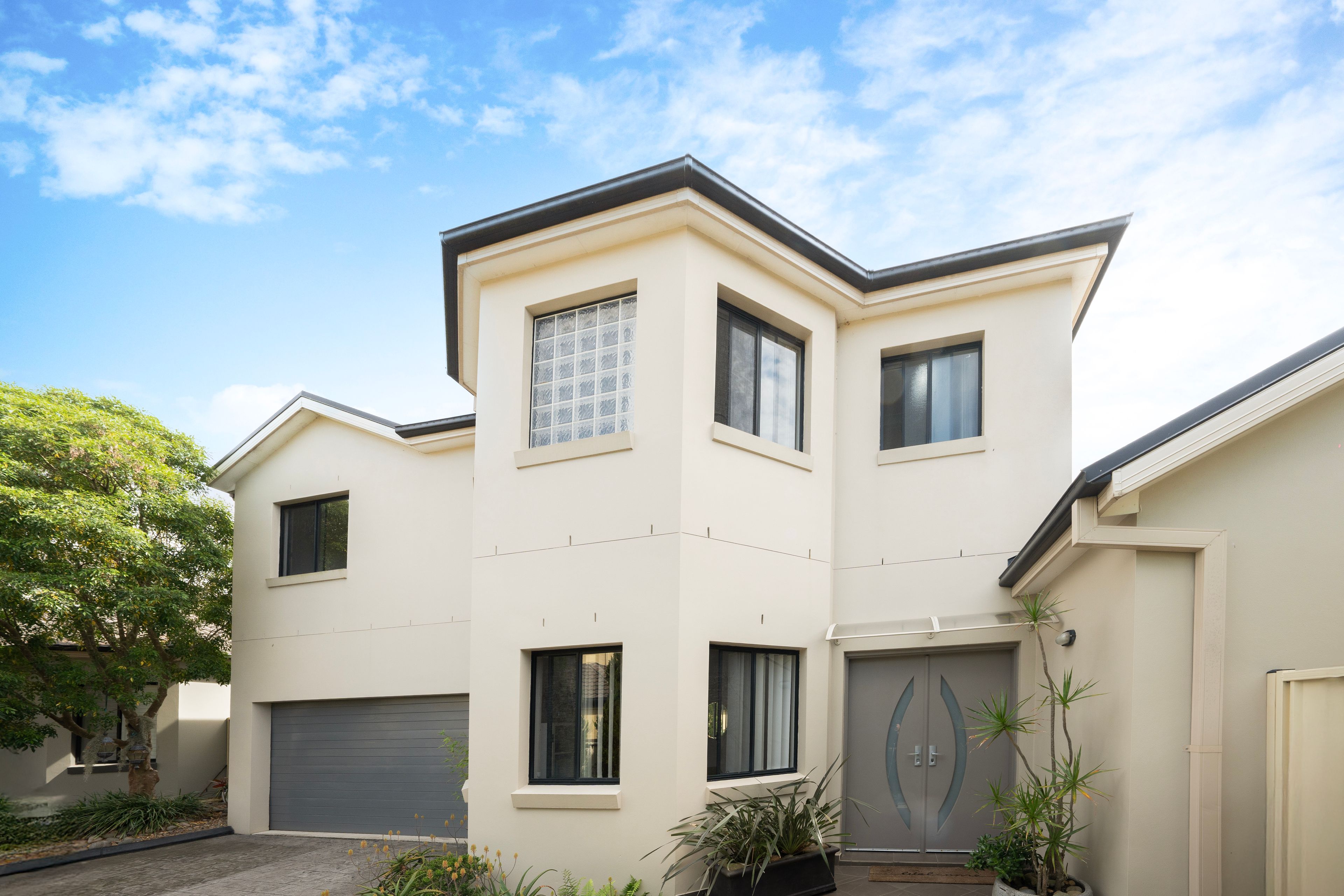 8a Saxon Place, Cecil Hills, NSW 2171