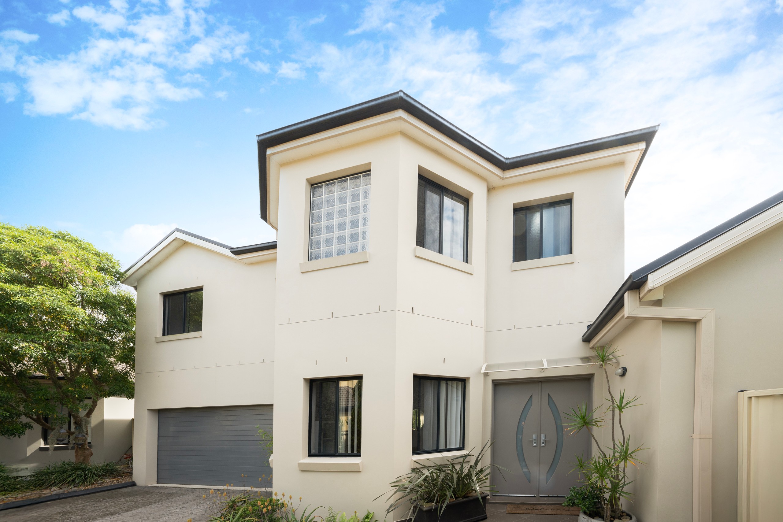 8a Saxon Place, Cecil Hills, NSW 2171