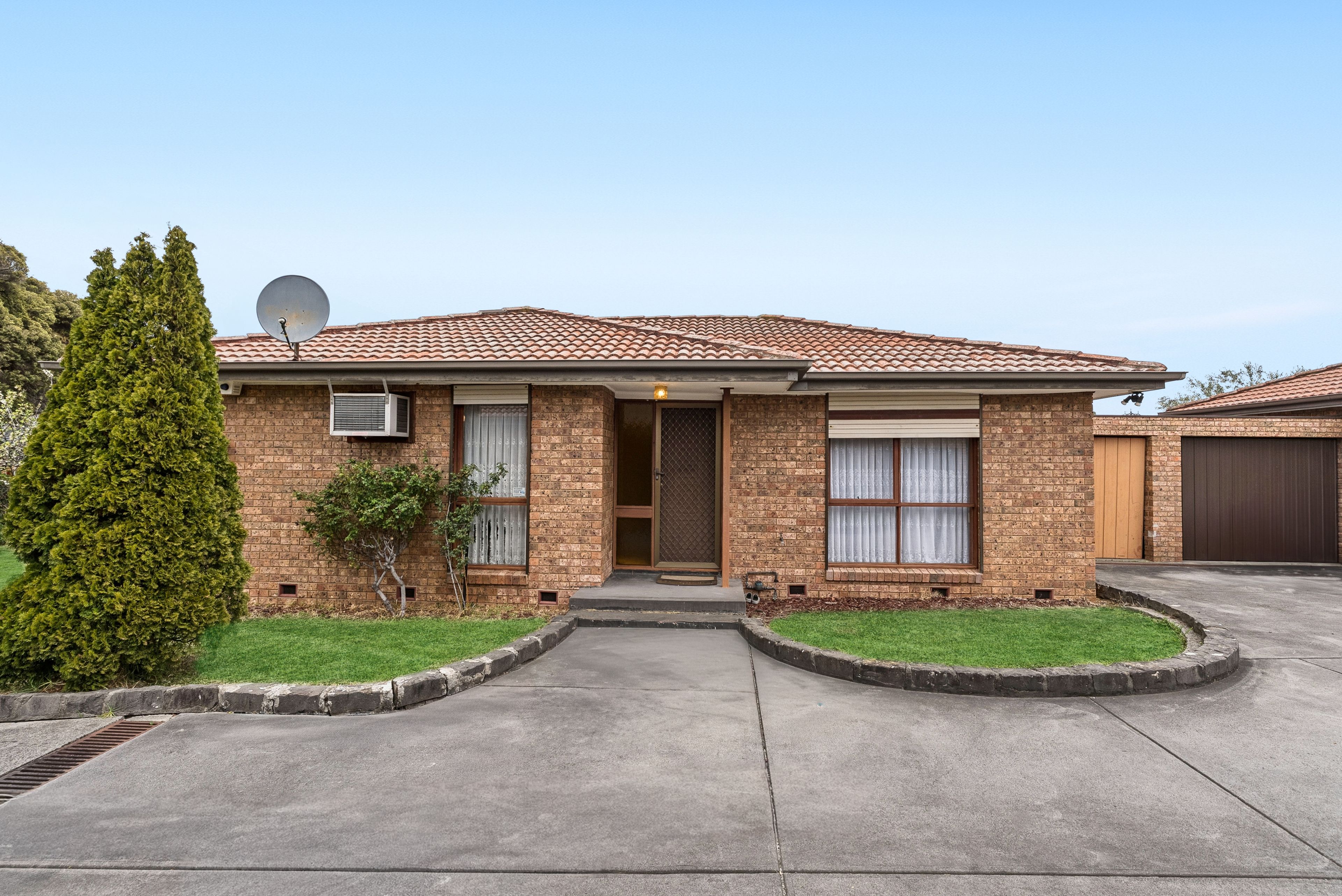 27 Whitelaw Street , Reservoir VIC 3073