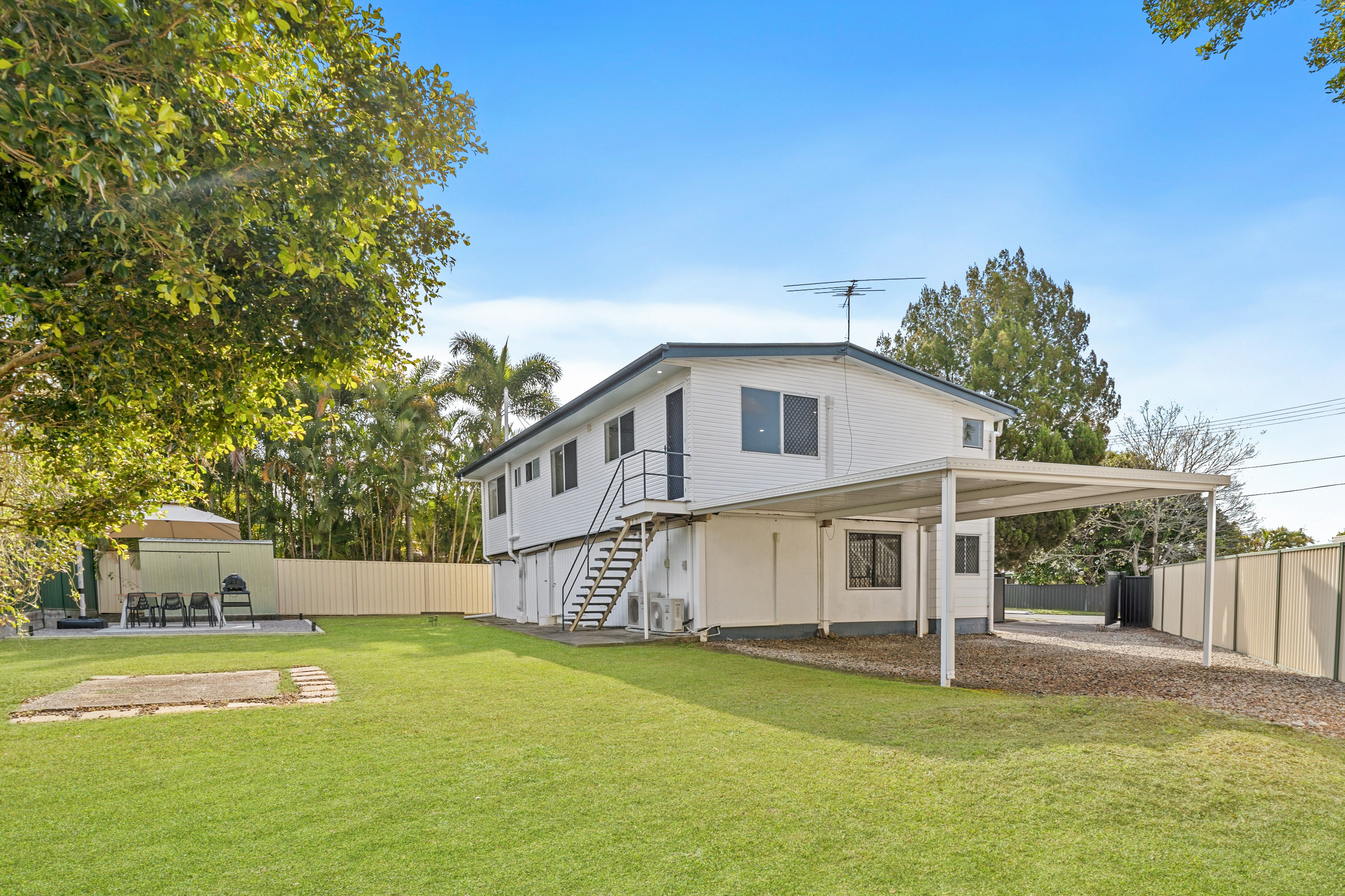 27 MacArthur Crescent — photo 14 of 20