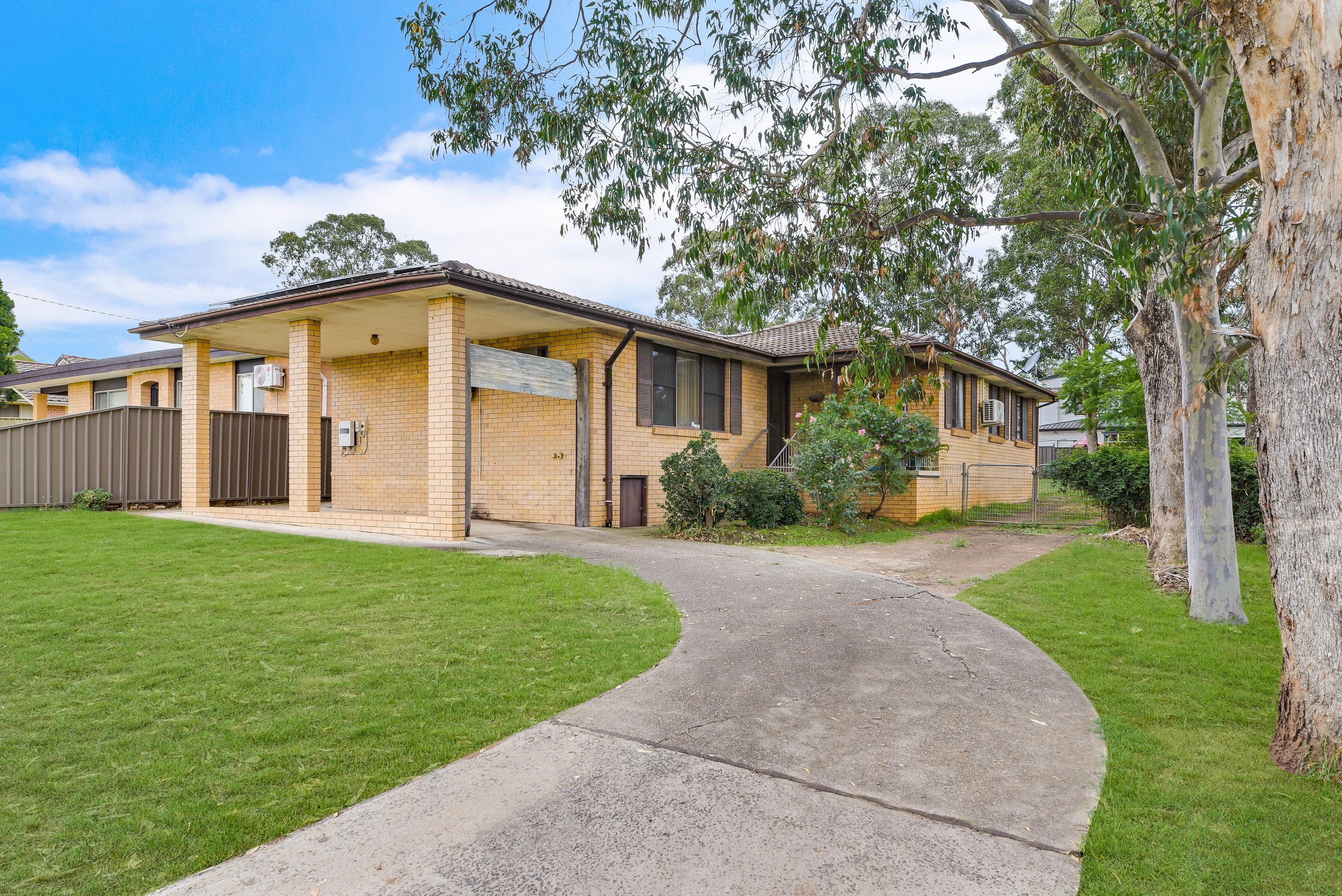 320 Railway Parade, Macquarie Fields, NSW 2564