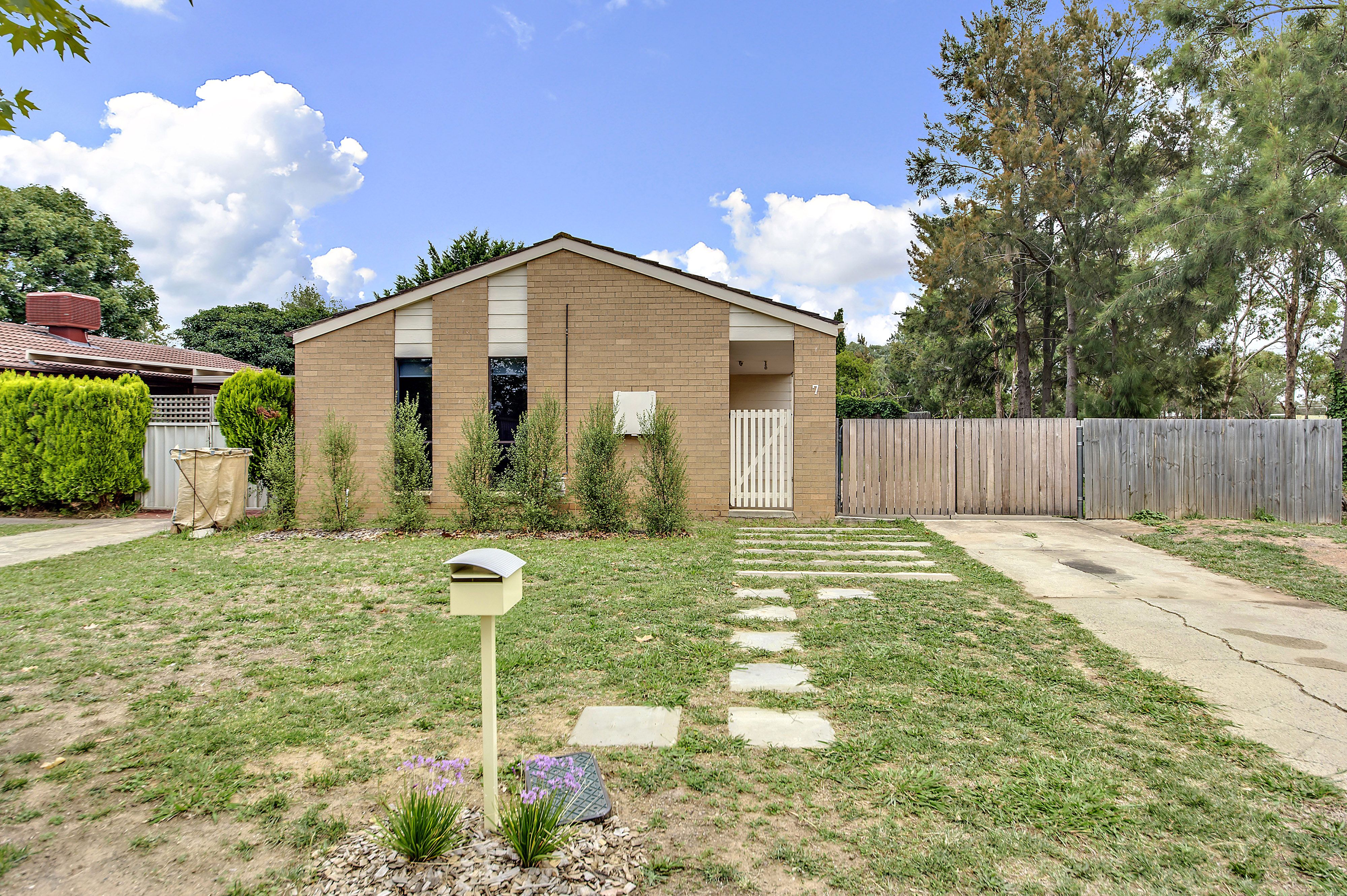 7 Book Place, Latham, ACT 2615