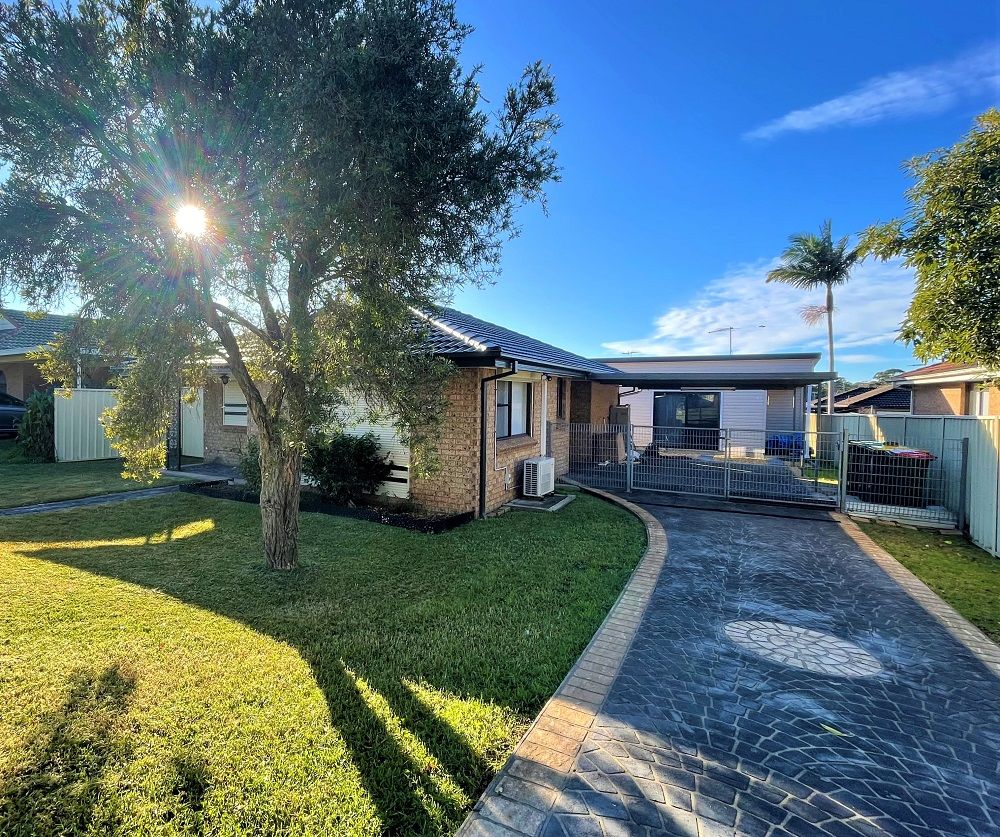 17 Wintaroo Crescent, St Helens Park, NSW 2560