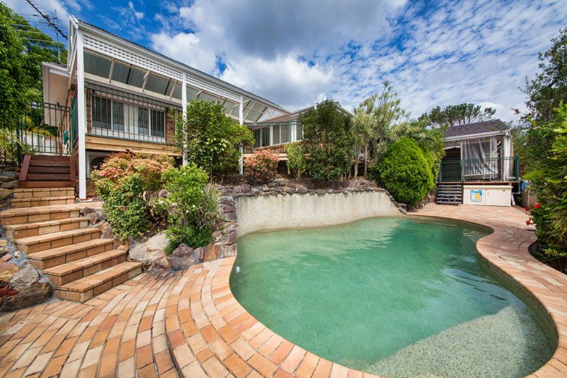 6 Merredin Close