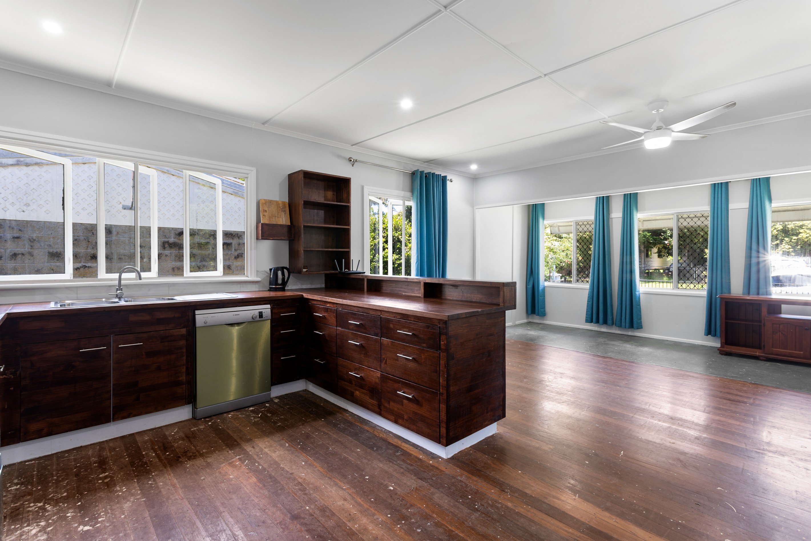 26 Seaview Parade, Deception Bay, QLD 4508