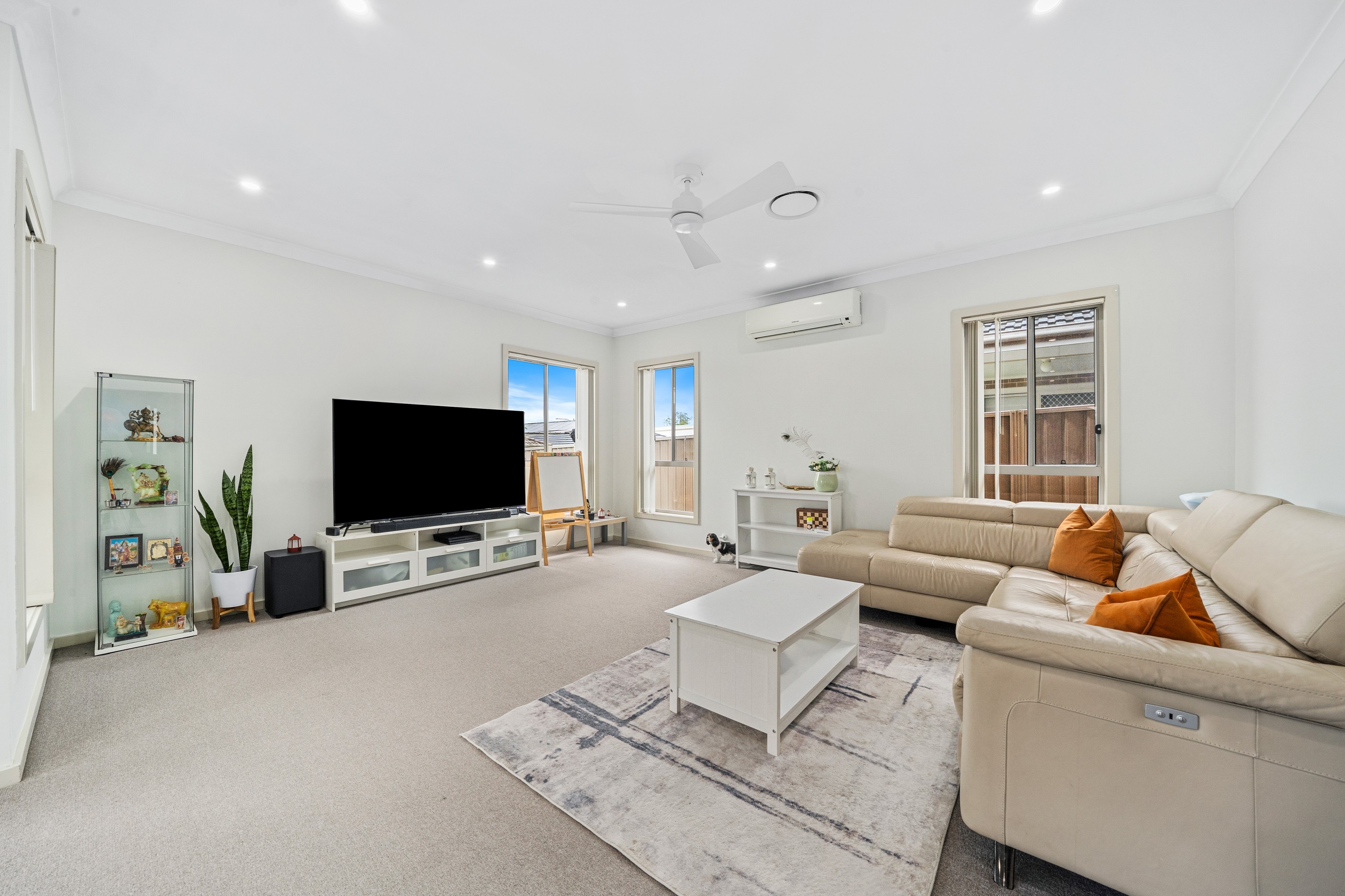 168 Lakeside Parade, JORDAN SPRINGS, NSW 2747