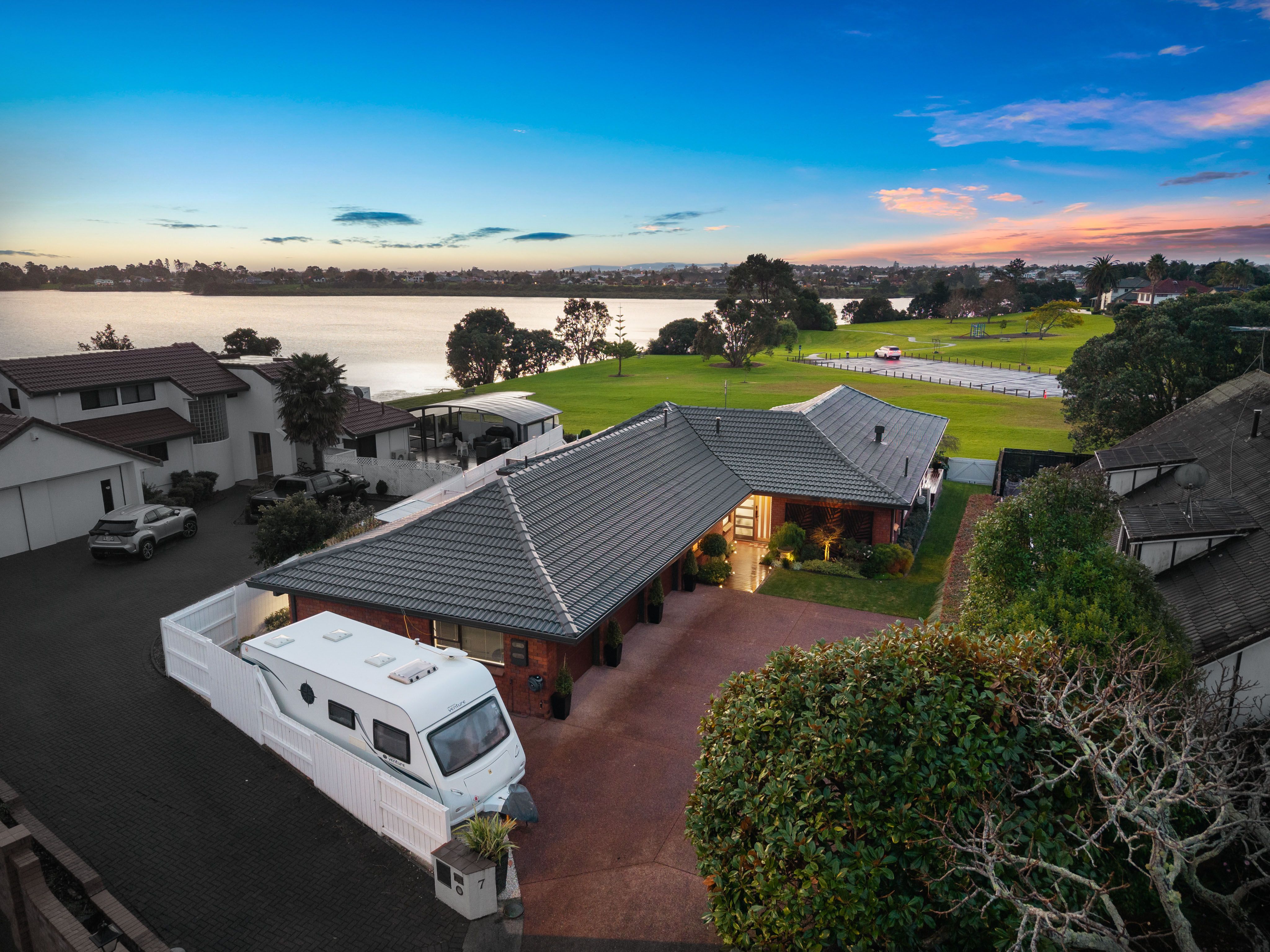 5 Della Place, Conifer Grove, Manukau City