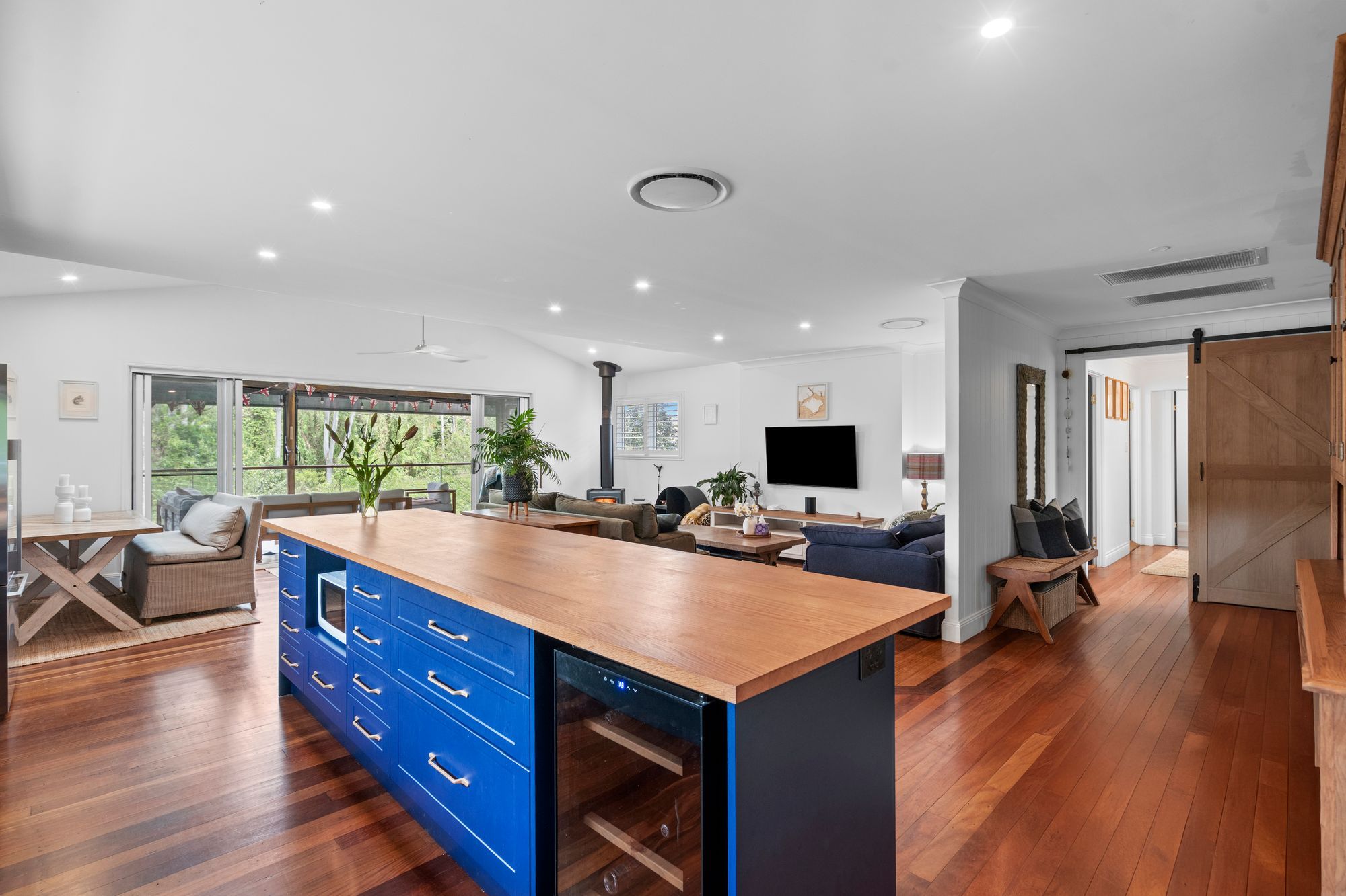 32 Knoll Road — photo 6 of 17