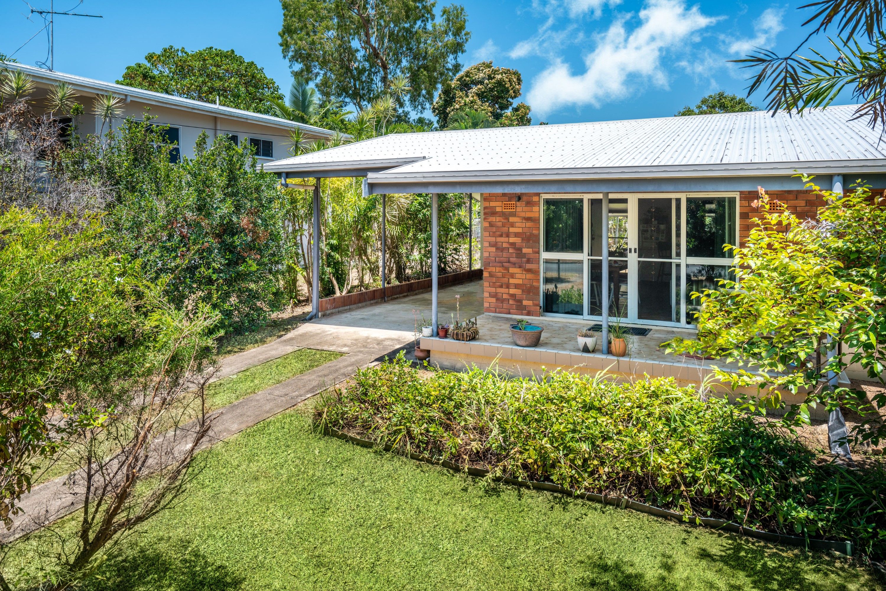 13 Pacific Parade, Mission Beach QLD 4852
