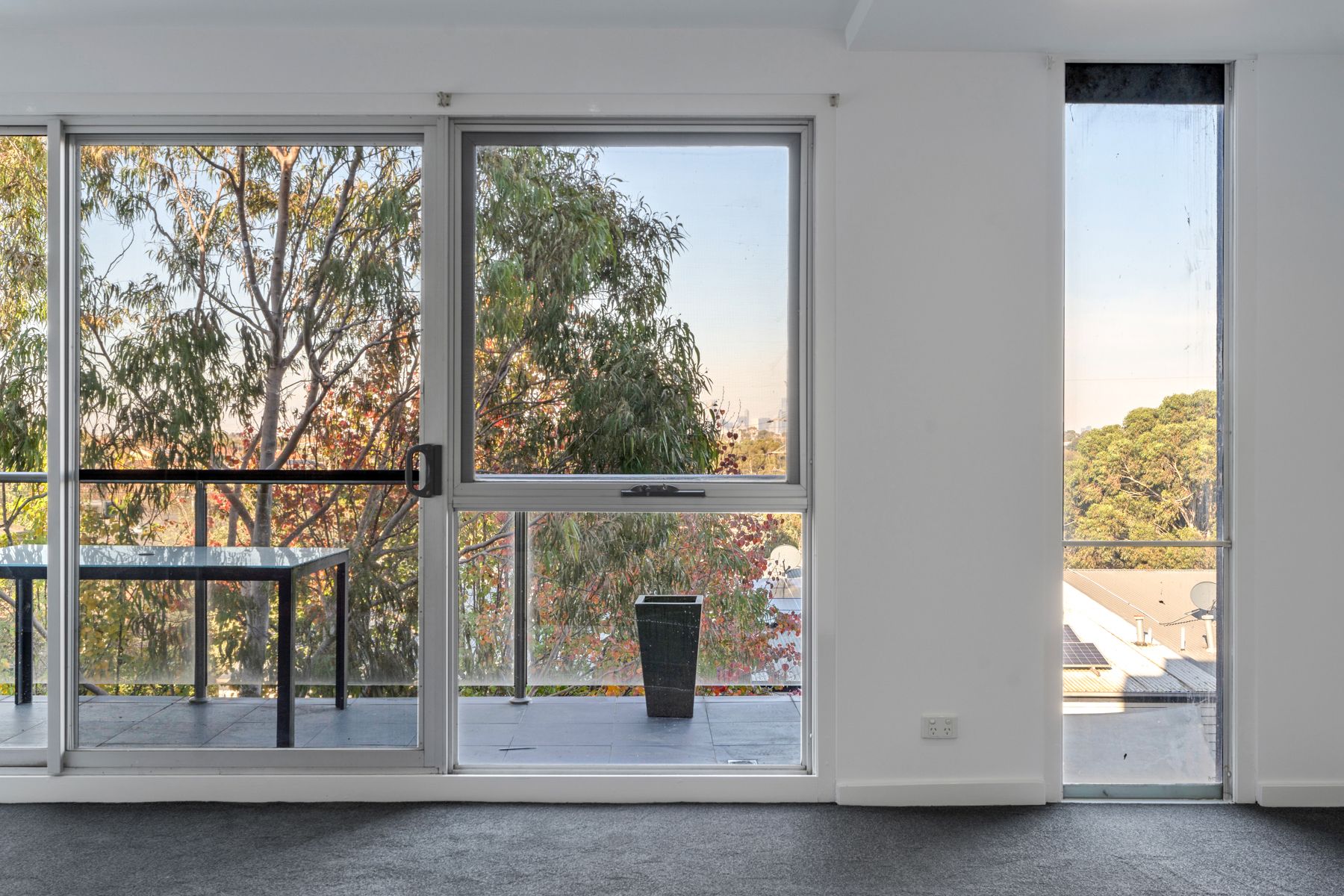 33/777 Bell Street — photo 5 of 16